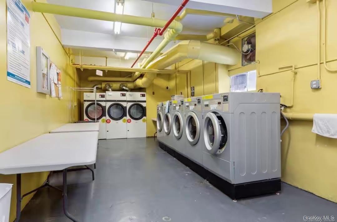 #9 photo, 3304 93rd Street, 뉴욕퀸즈 Jackson Heights , NY 11372