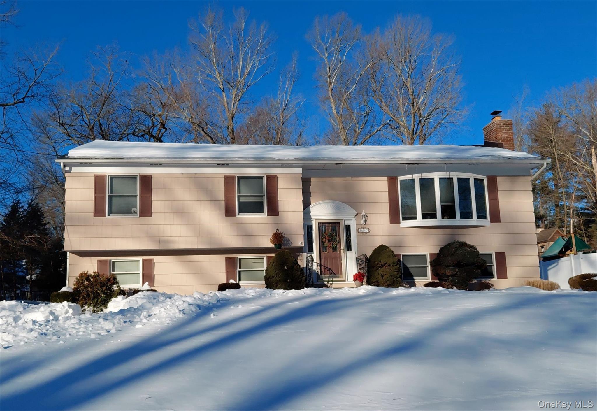 #2 photo, 557 Babbling Brook Lane, 뉴욕주 Valley Cottage , NY 10989