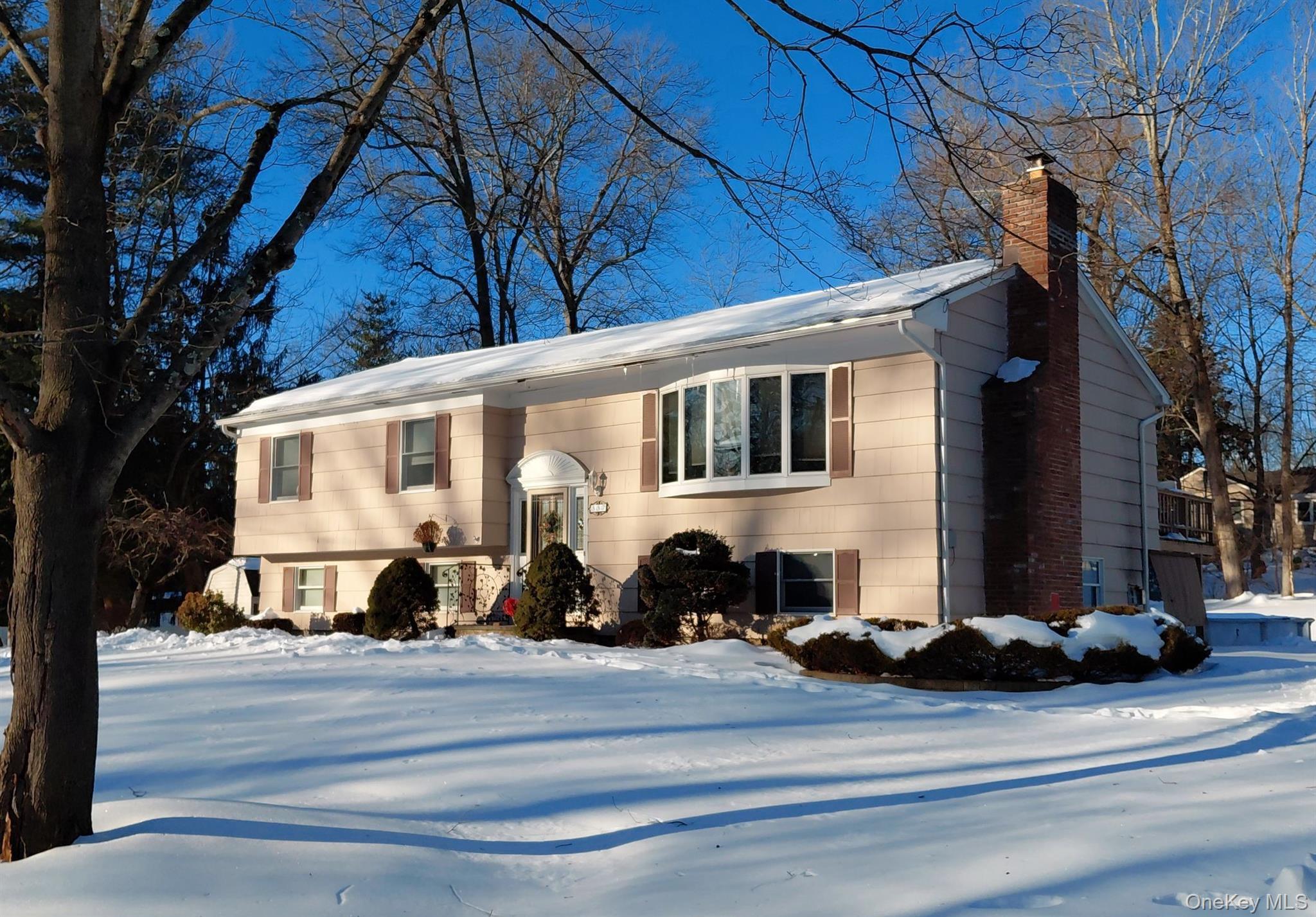 #3 photo, 557 Babbling Brook Lane, 뉴욕주 Valley Cottage , NY 10989