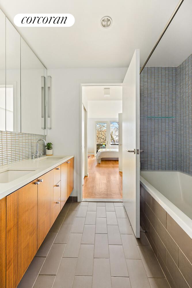 #7 photo, 109 3RD Street, ब्रुकलीन Carroll Gardens , NY 11231