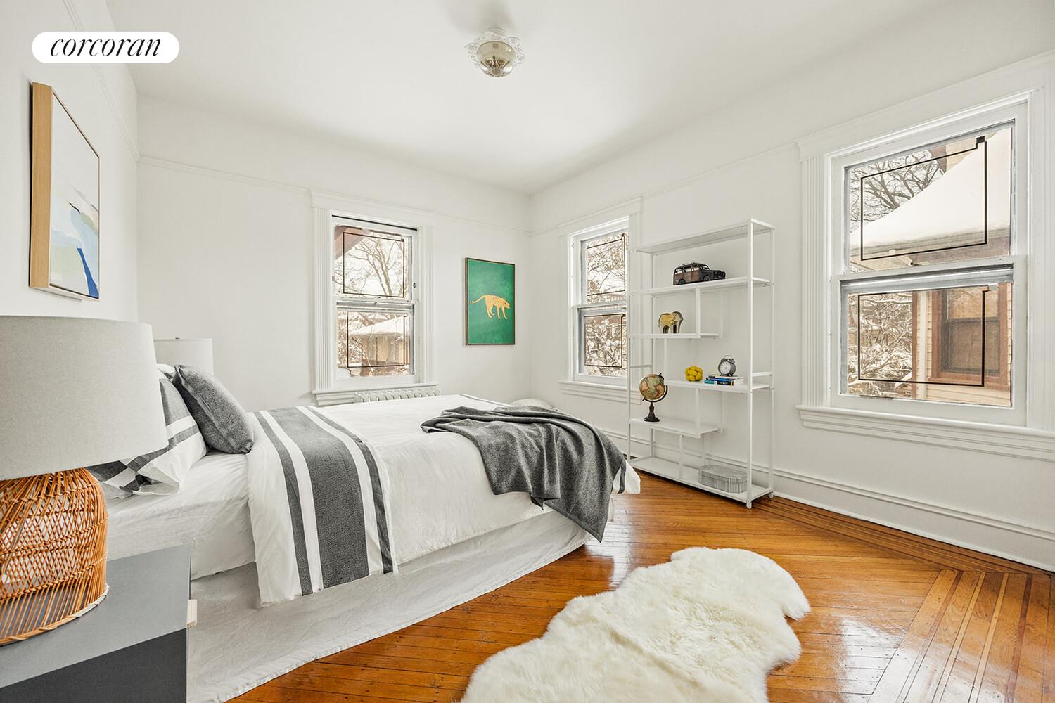 #13 photo, 706 E 18TH Street, הברונקס Ditmas Park , NY 11230