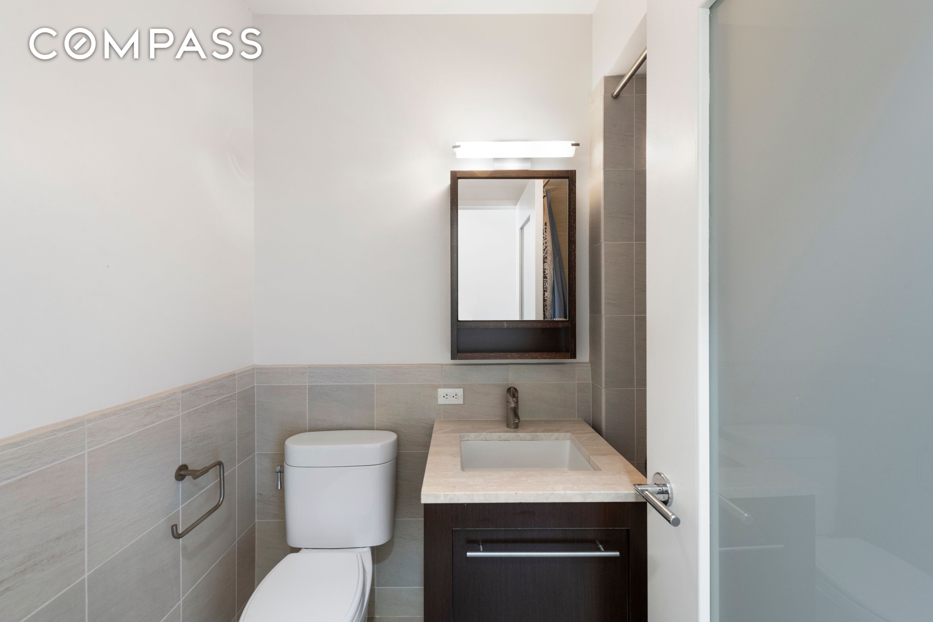 #12 photo, 101 W 24th Street, Chelsea , NY 10011