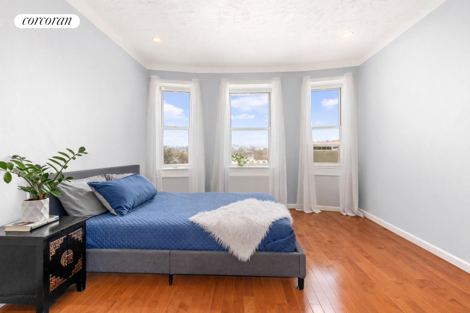 #4 photo, 920 E 17TH Street, 브루클린 Midwood , NY 11230