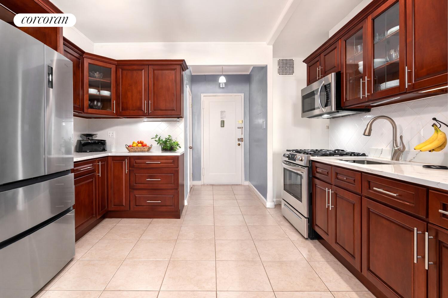 #5 photo, 920 E 17TH Street, 브루클린 Midwood , NY 11230