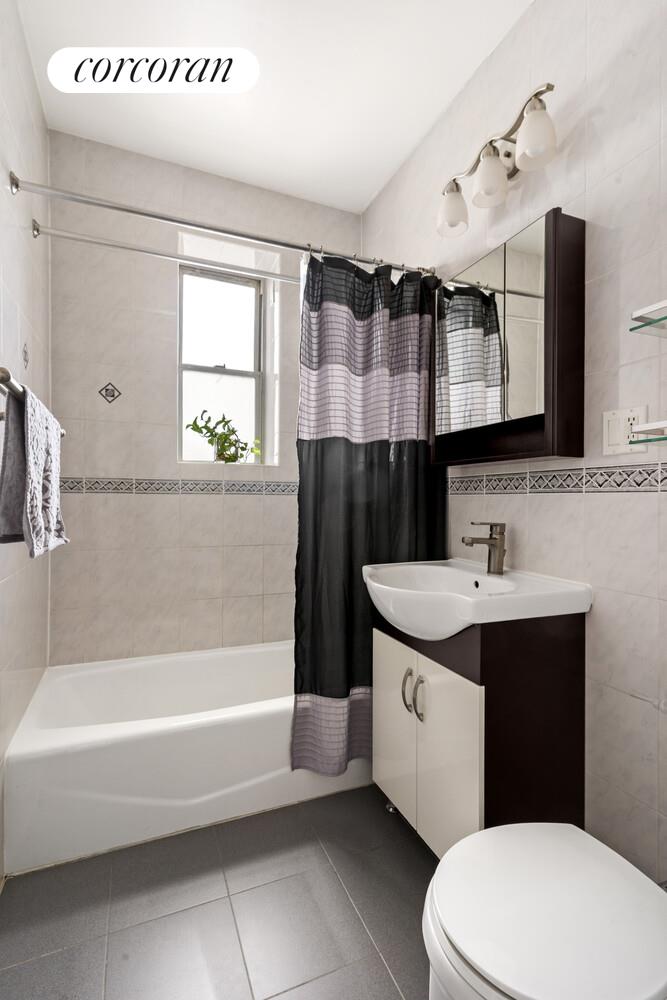 #7 photo, 920 E 17TH Street, 브루클린 Midwood , NY 11230