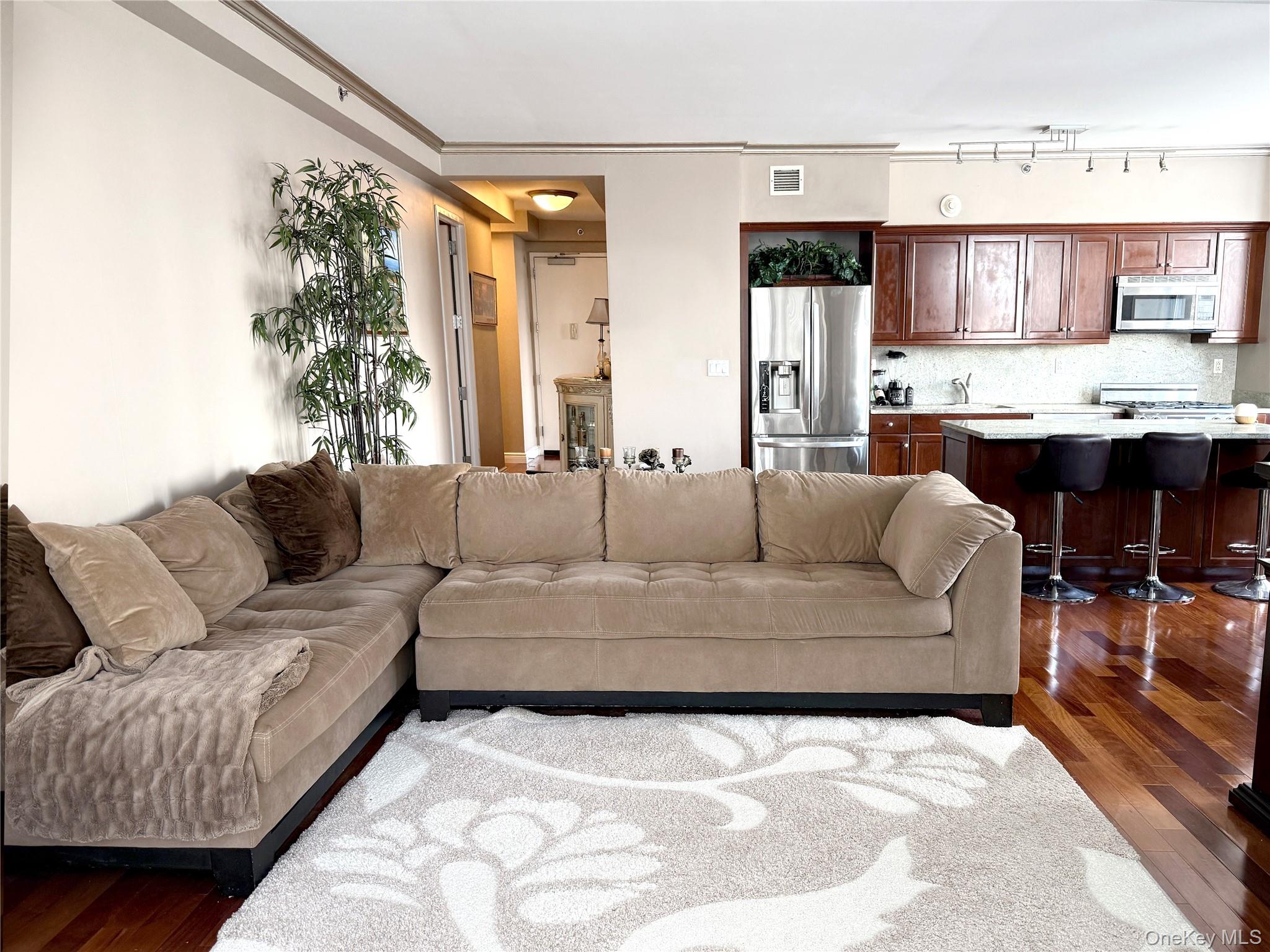 #1 photo, 10 City Place, White Plains , NY 10601