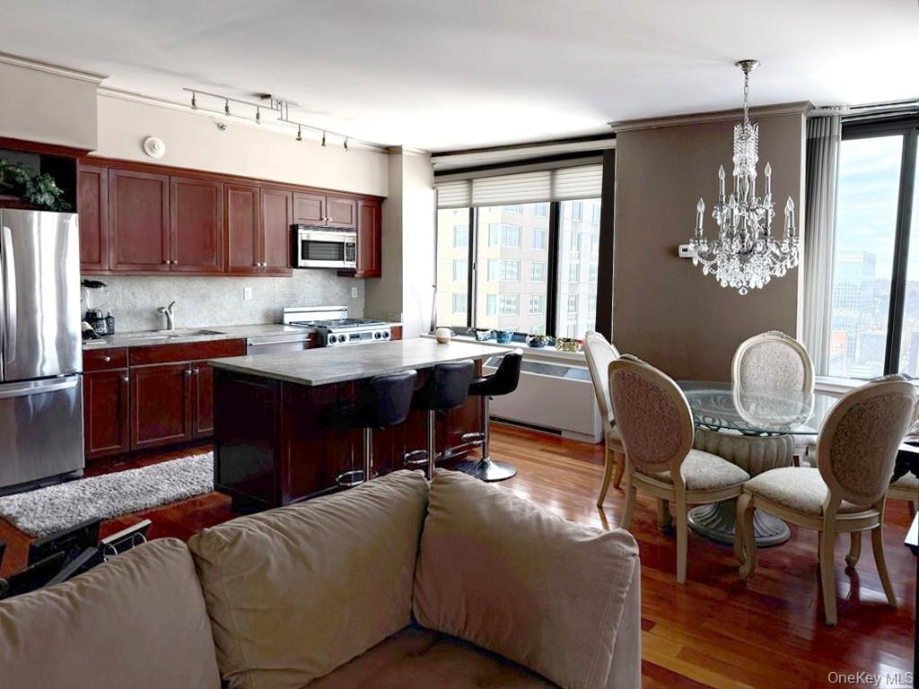 #2 photo, 10 City Place, White Plains , NY 10601