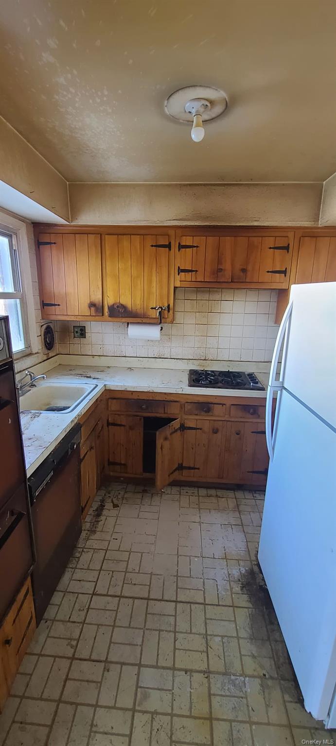 #4 photo, 6 Danbury Court, Suffern , NY 10901