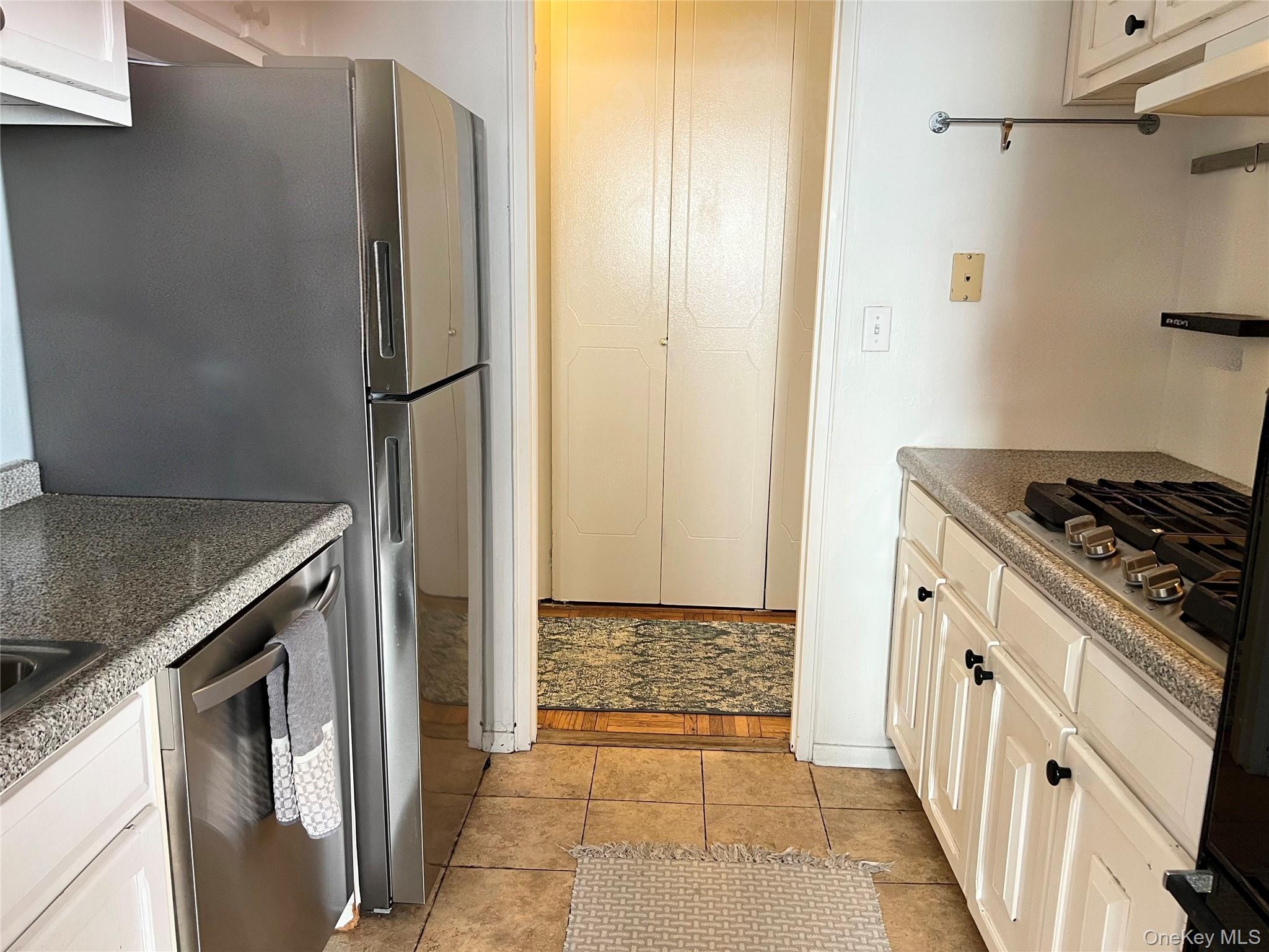 #8 photo, 10 Lake Street, White Plains , NY 10603