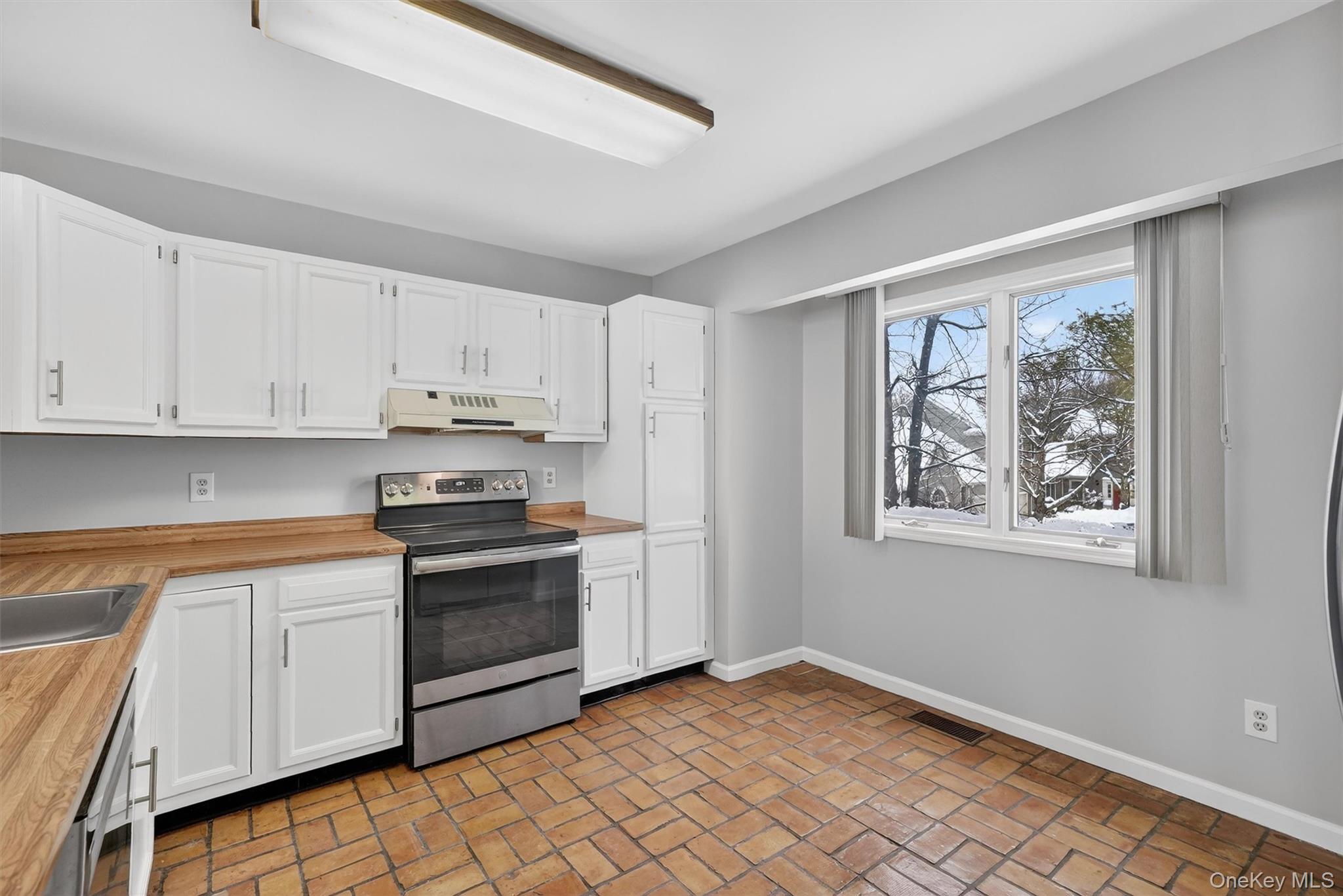 #14 photo, 2003 Regent, Mount Kisco , NY 10549