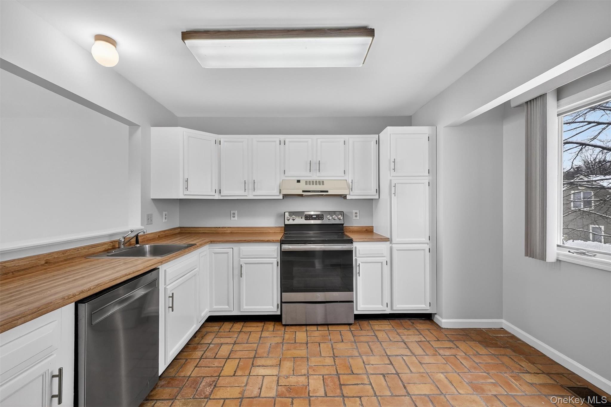 #15 photo, 2003 Regent, Mount Kisco , NY 10549