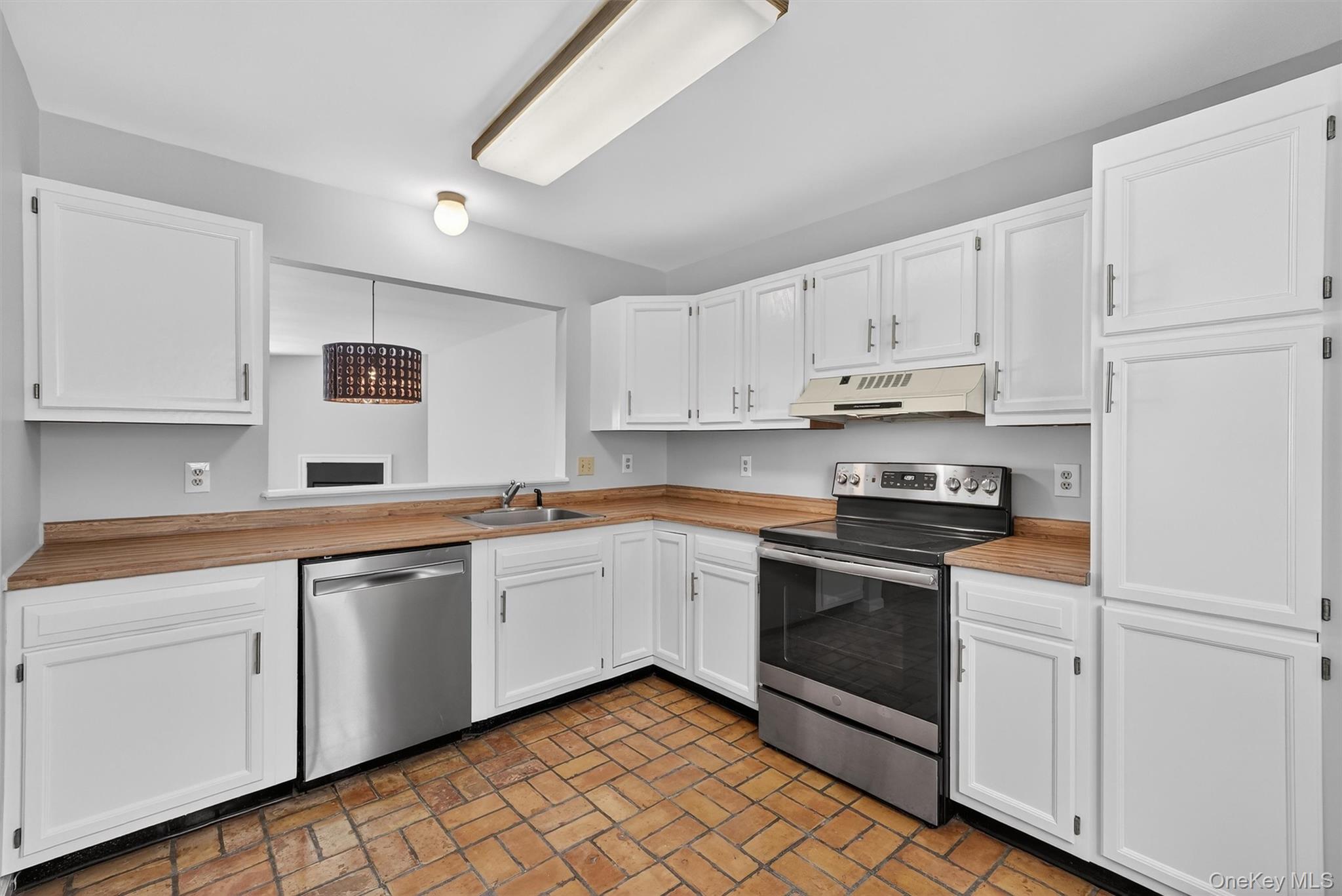 #16 photo, 2003 Regent, Mount Kisco , NY 10549