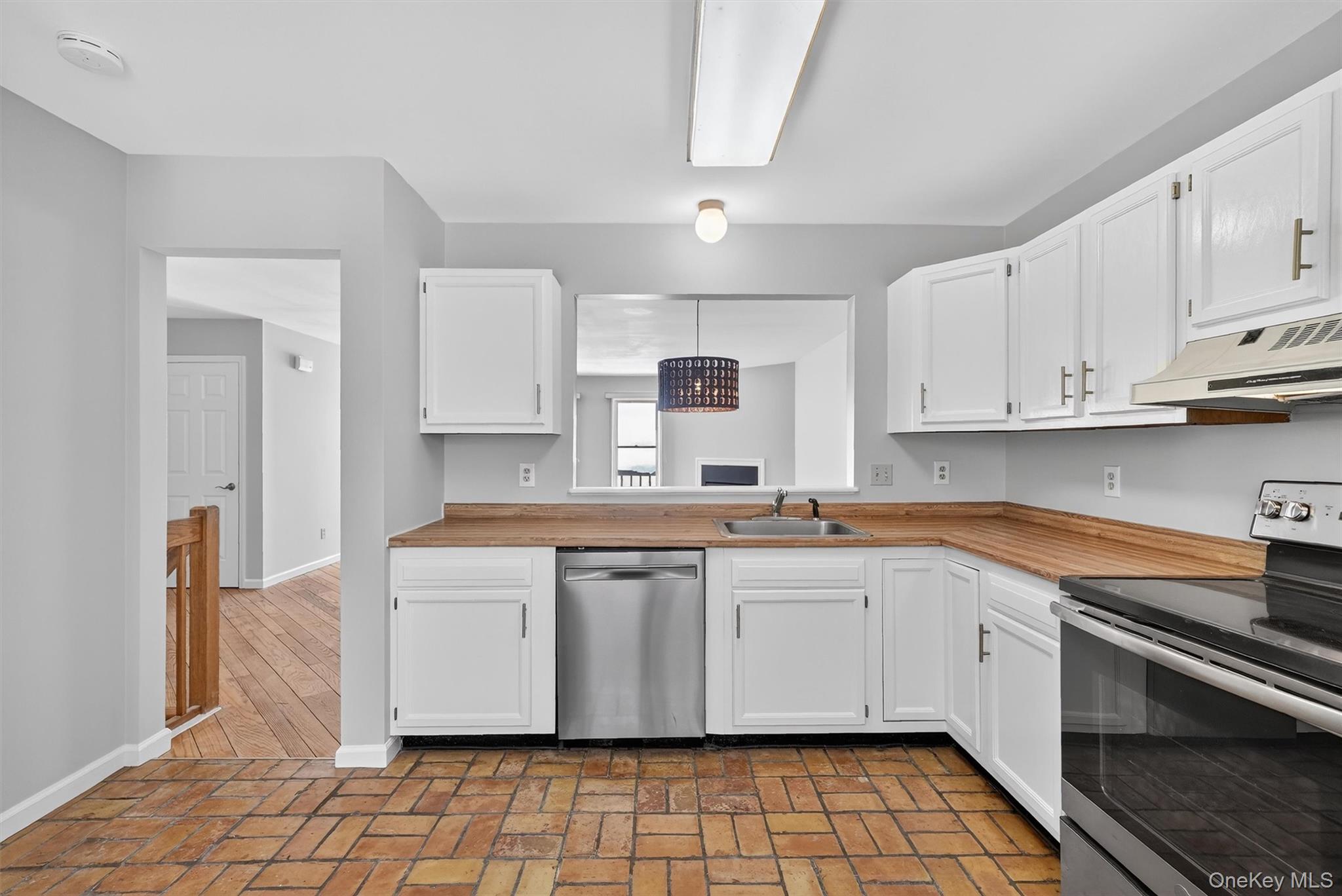 #17 photo, 2003 Regent, Mount Kisco , NY 10549