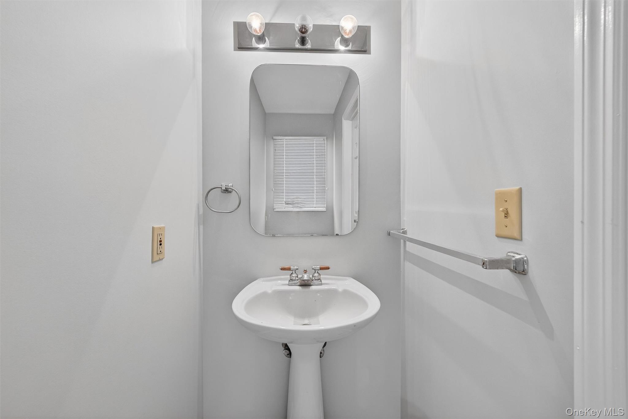 #20 photo, 2003 Regent, Mount Kisco , NY 10549