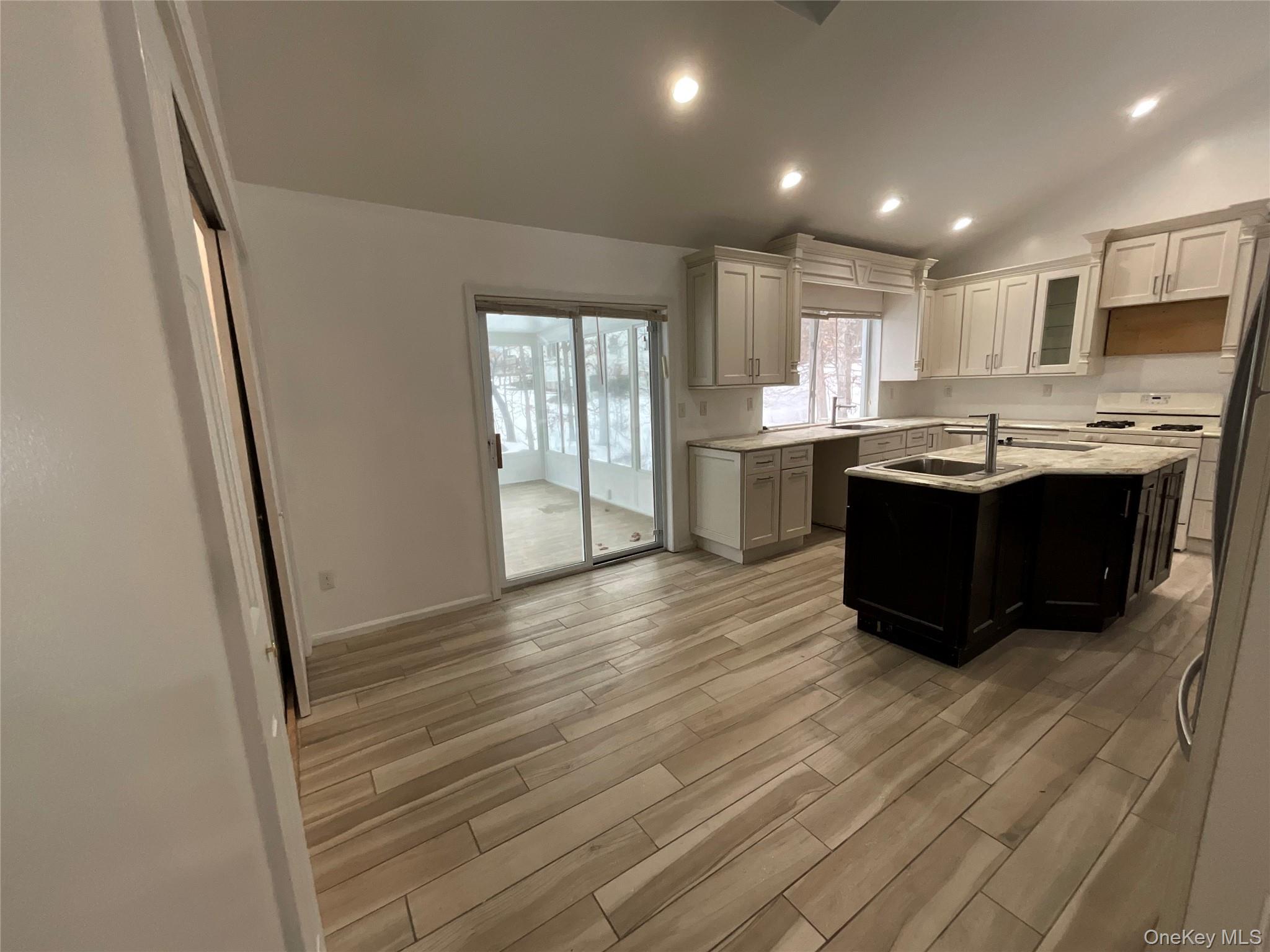 #13 photo, 7 Country Hollow, Highland Mills , NY 10930