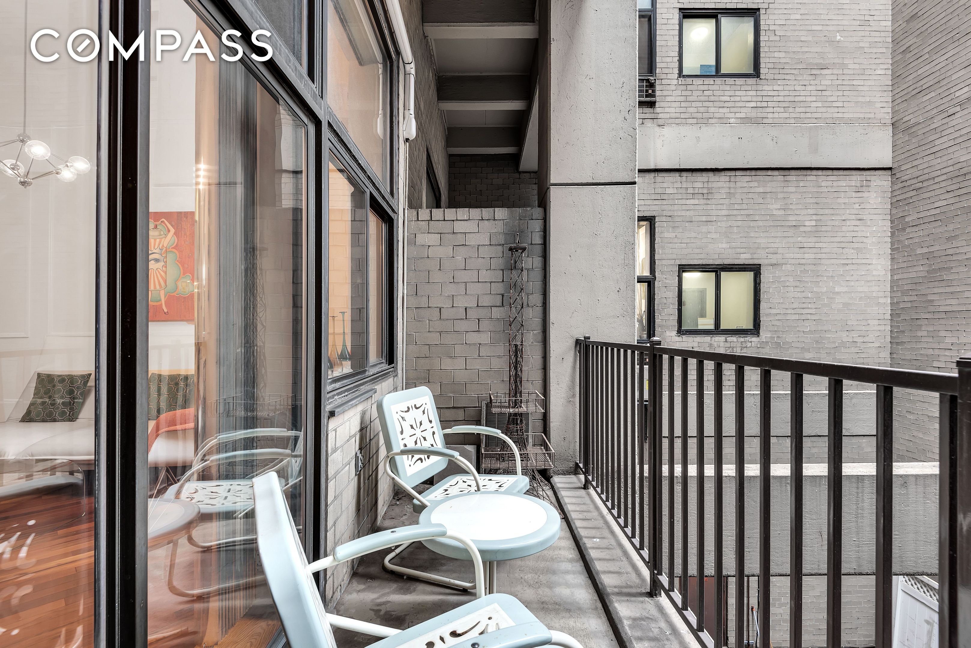 #8 photo, 372 5th Avenue, Midtown , NY 10018