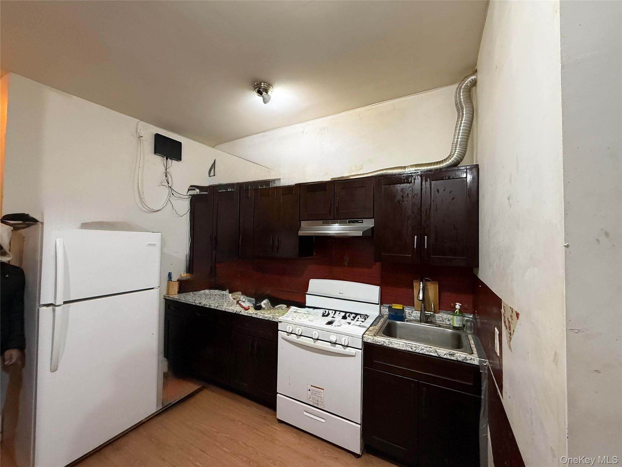 #5 photo, 1166 Fulton Street, Brooklyn , NY 11216