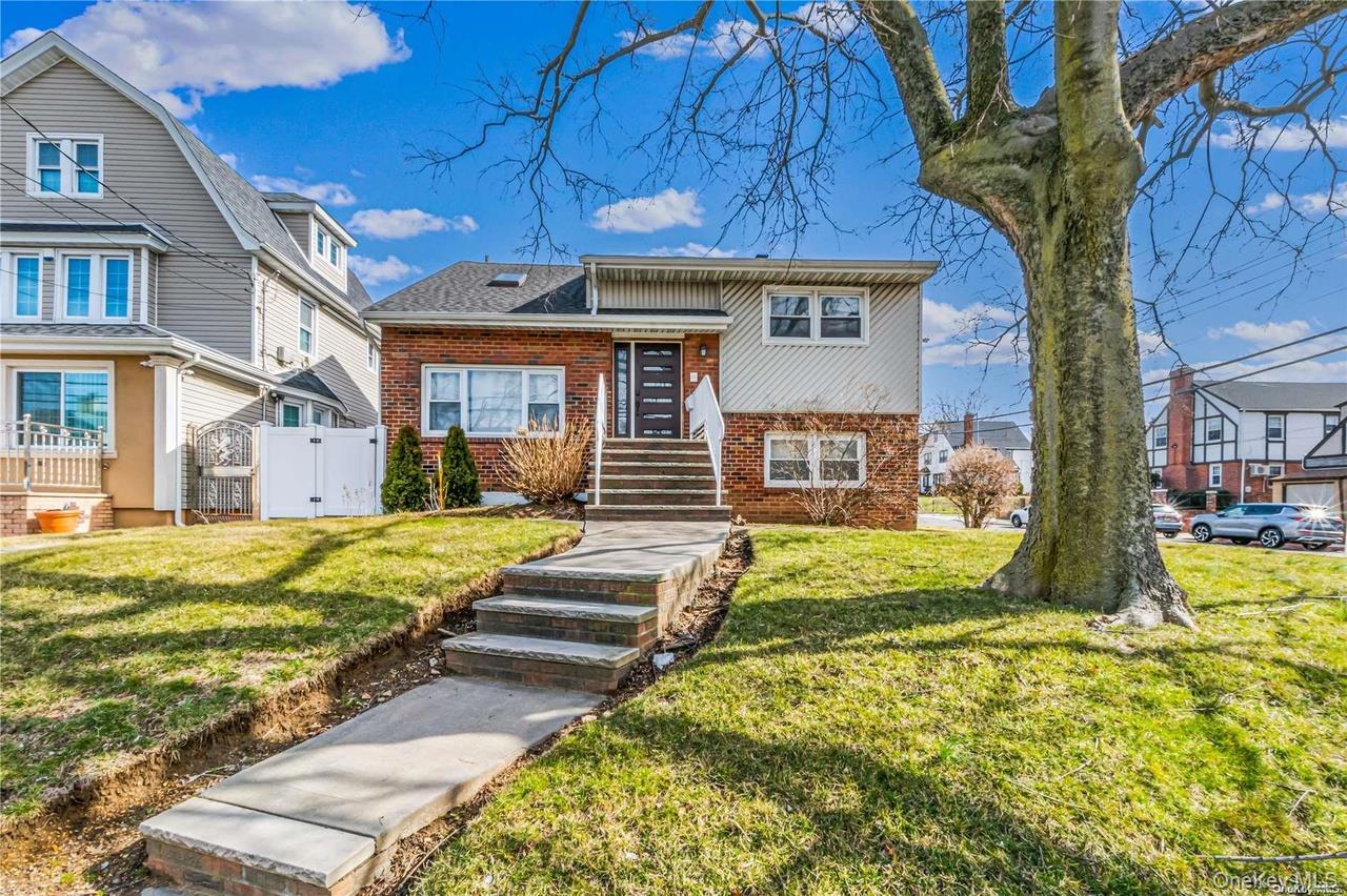 #1 photo, 103-17 Farmers Blvd, Hollis , NY 11423