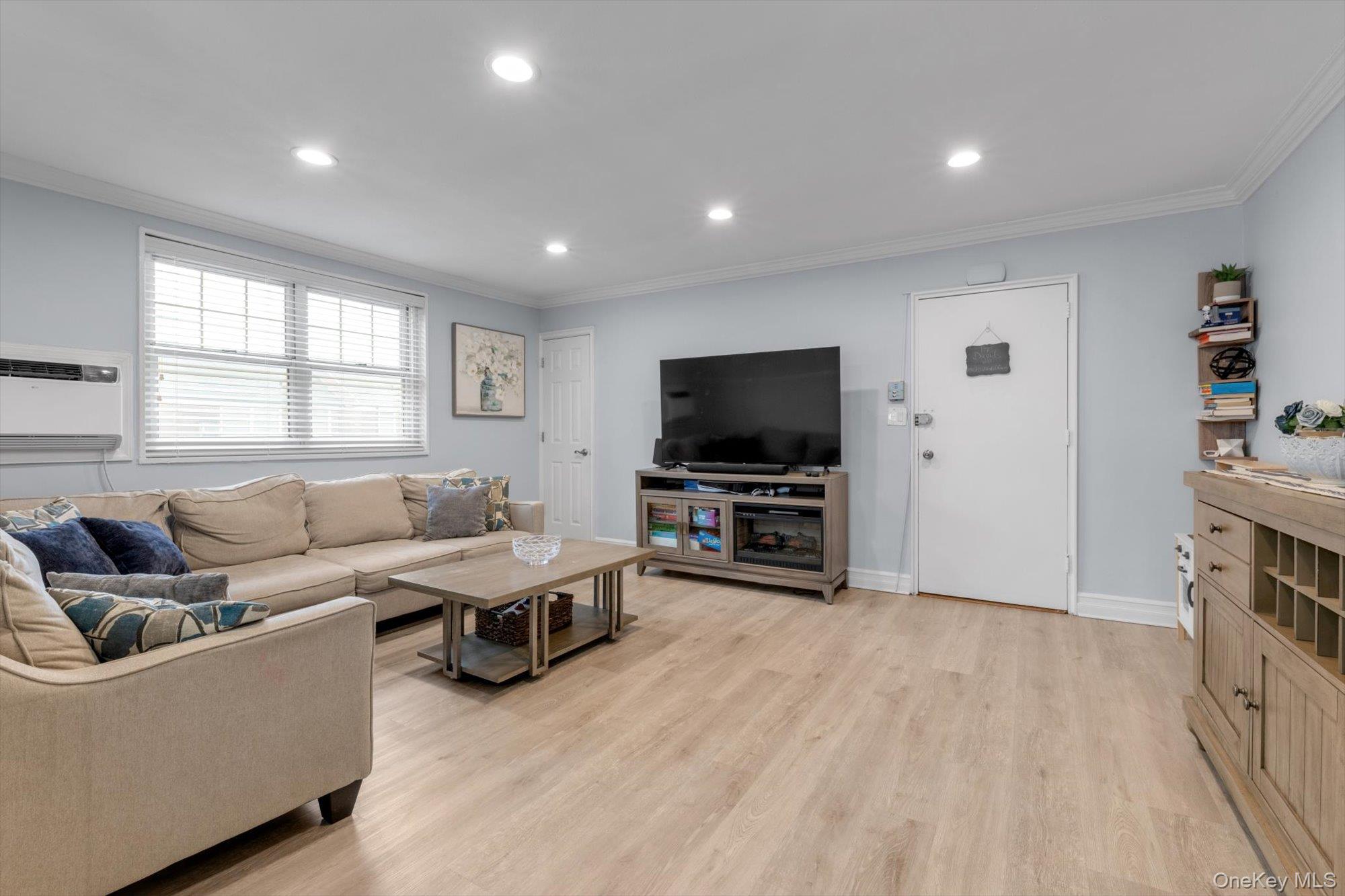 #4 photo, 60-44 Little Neck Parkway, Little Neck , NY 11362