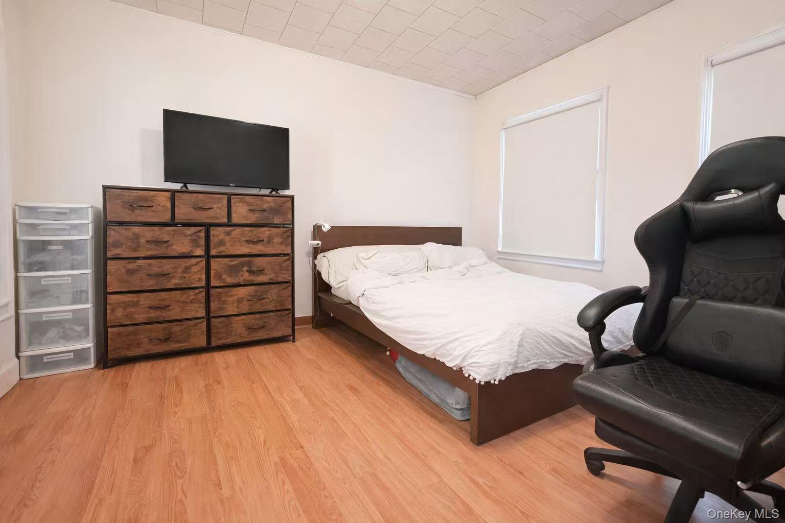 #9 photo, 5013 47th Street, كوينز Woodside , NY 11377