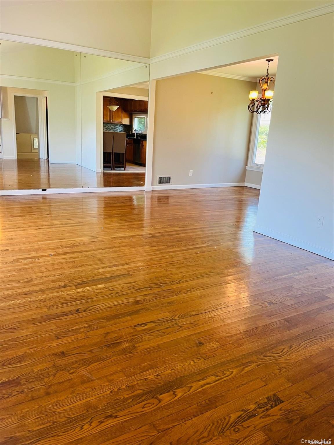 #4 photo, 40 Willets Drive, Syosset , NY 11791