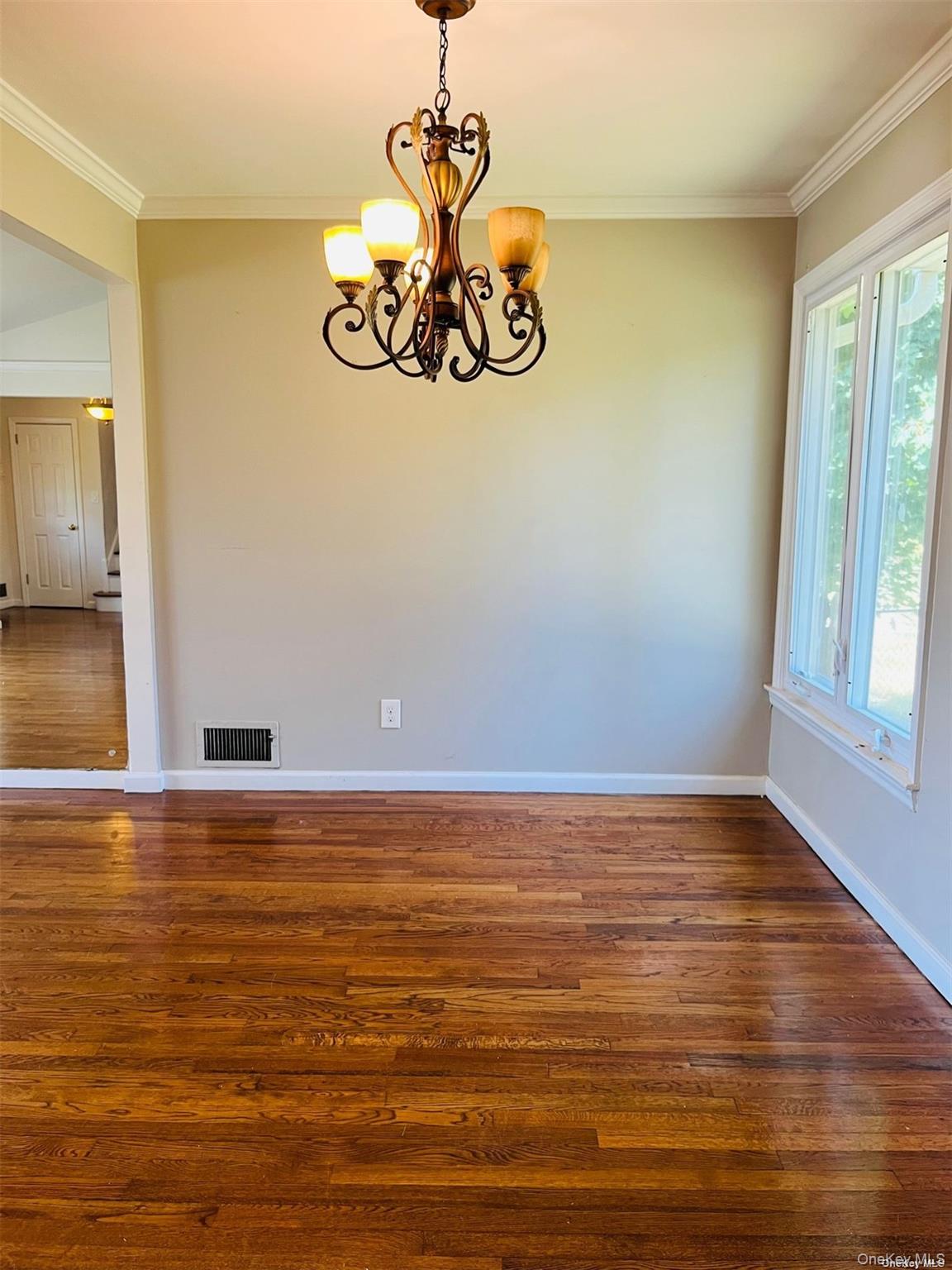 #8 photo, 40 Willets Drive, Syosset , NY 11791