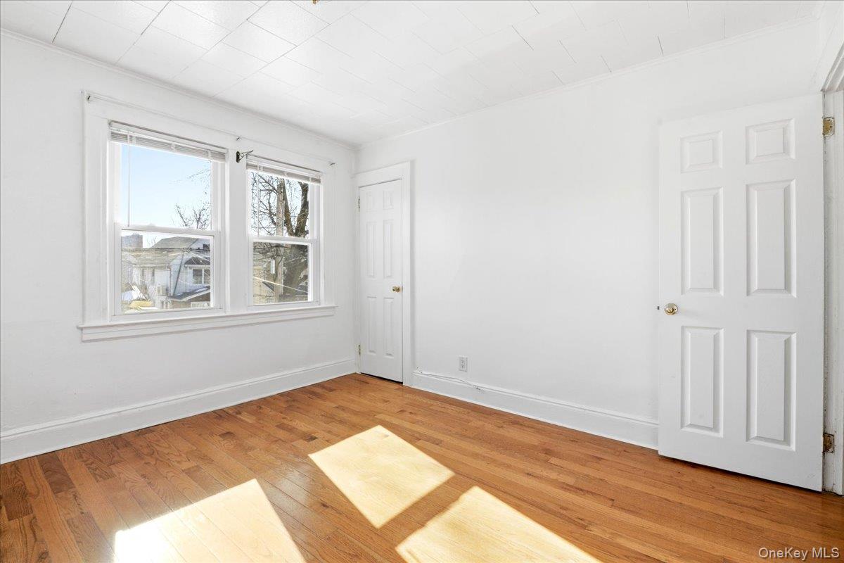 #13 photo, 71-19 Nansen Street, קווינס Forest Hills , NY 11375