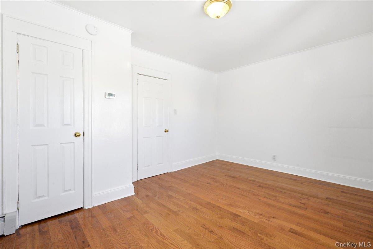 #4 photo, 71-19 Nansen Street, קווינס Forest Hills , NY 11375