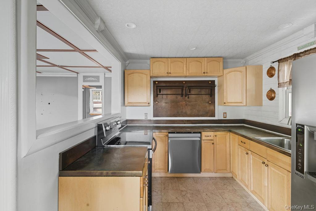 #5 photo, 230 Lakeside Trail, Ridge , NY 11961