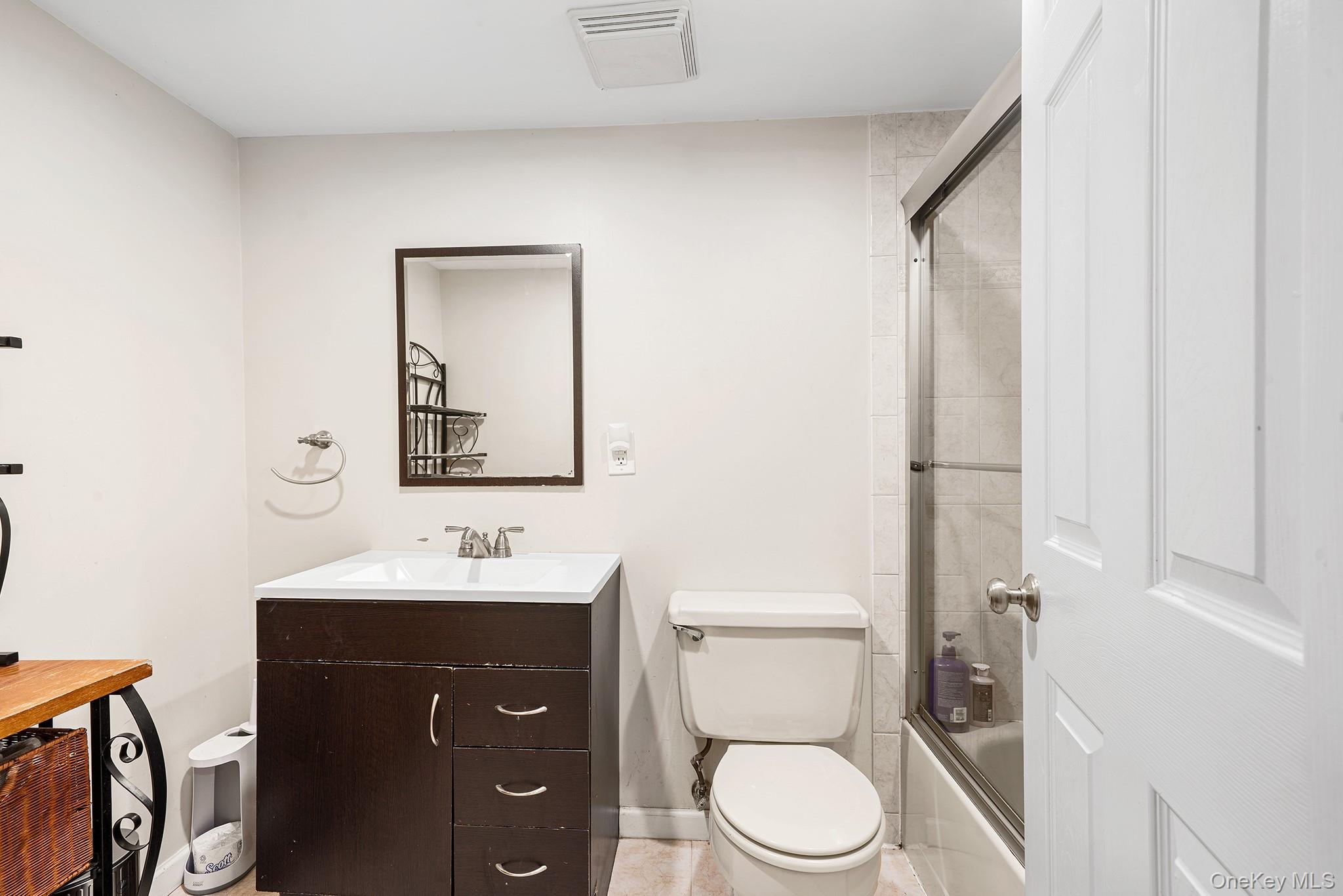 #19 photo, 7 Cambridge Avenue, Bethpage , NY 11714