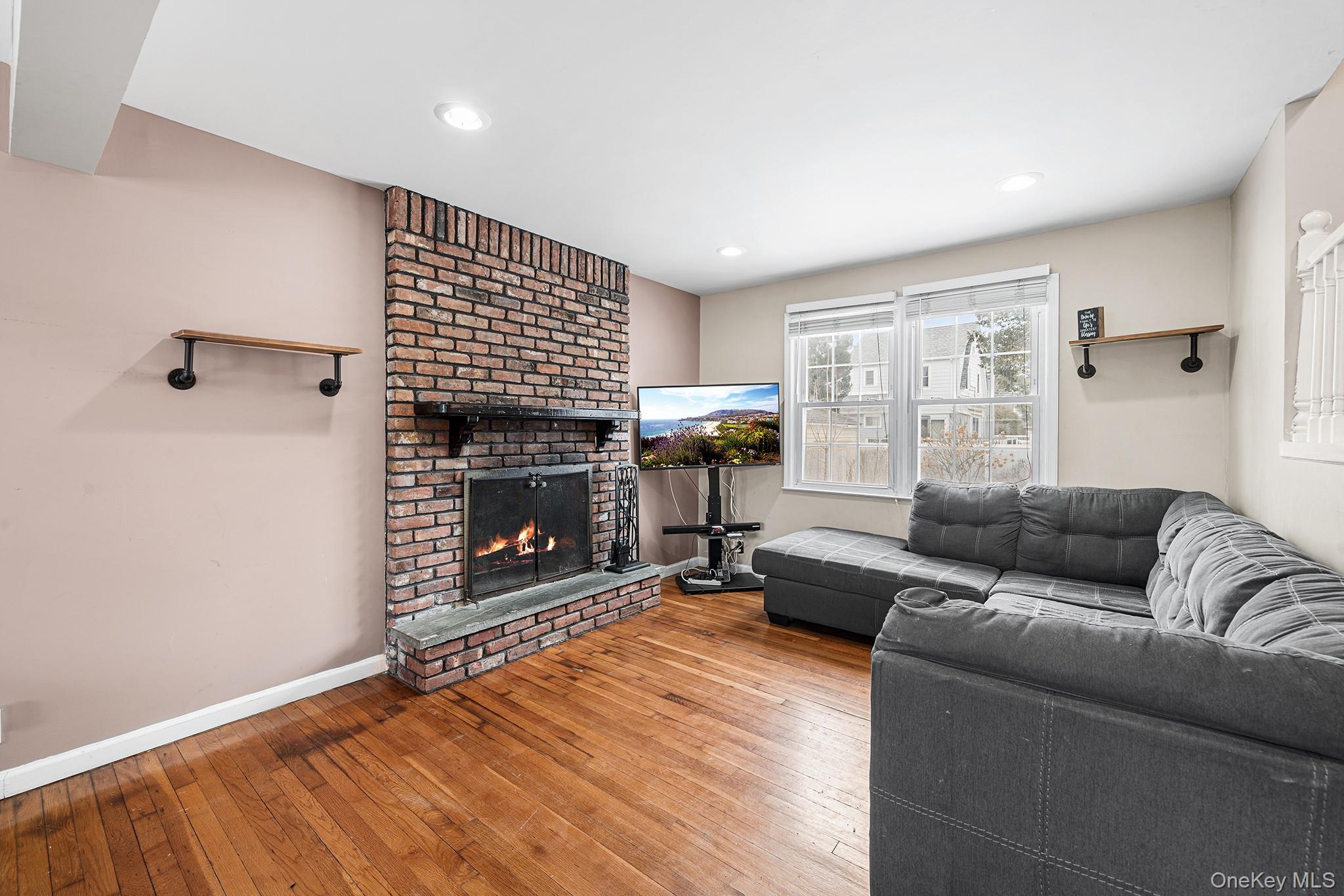 #7 photo, 7 Cambridge Avenue, Bethpage , NY 11714