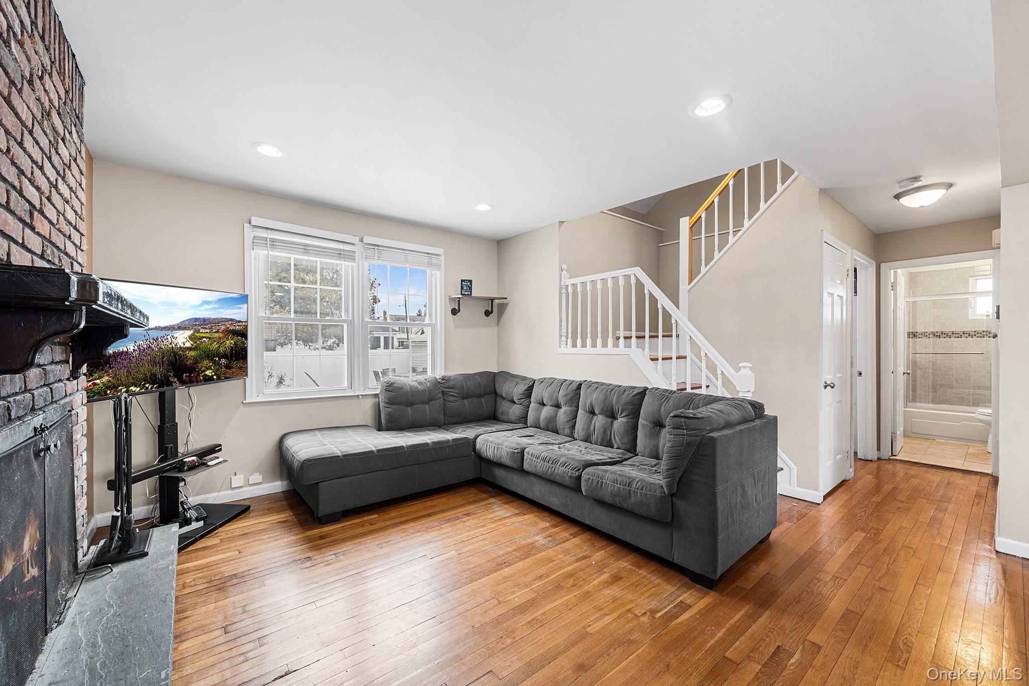 #8 photo, 7 Cambridge Avenue, Bethpage , NY 11714