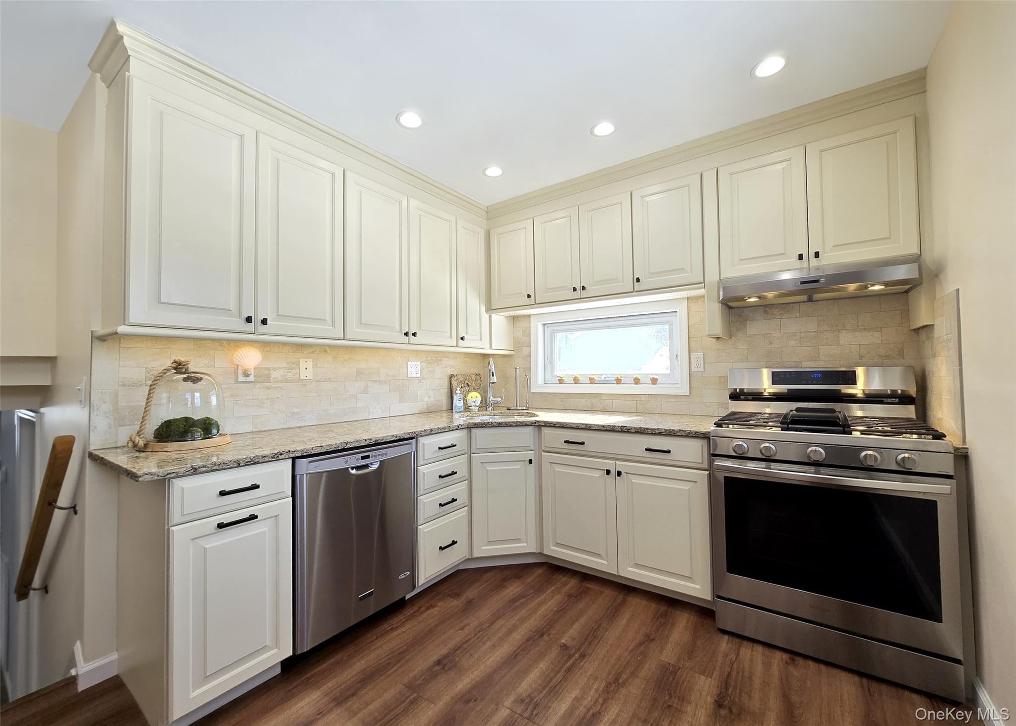 #7 photo, 165 Edgewater Avenue, Bayport , NY 11705