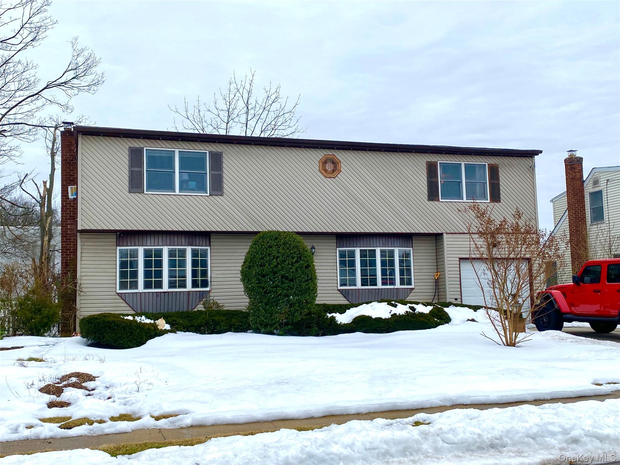 #15 photo, 3070 Lowell Avenue, 롱 아일랜드 Wantagh , NY 11793