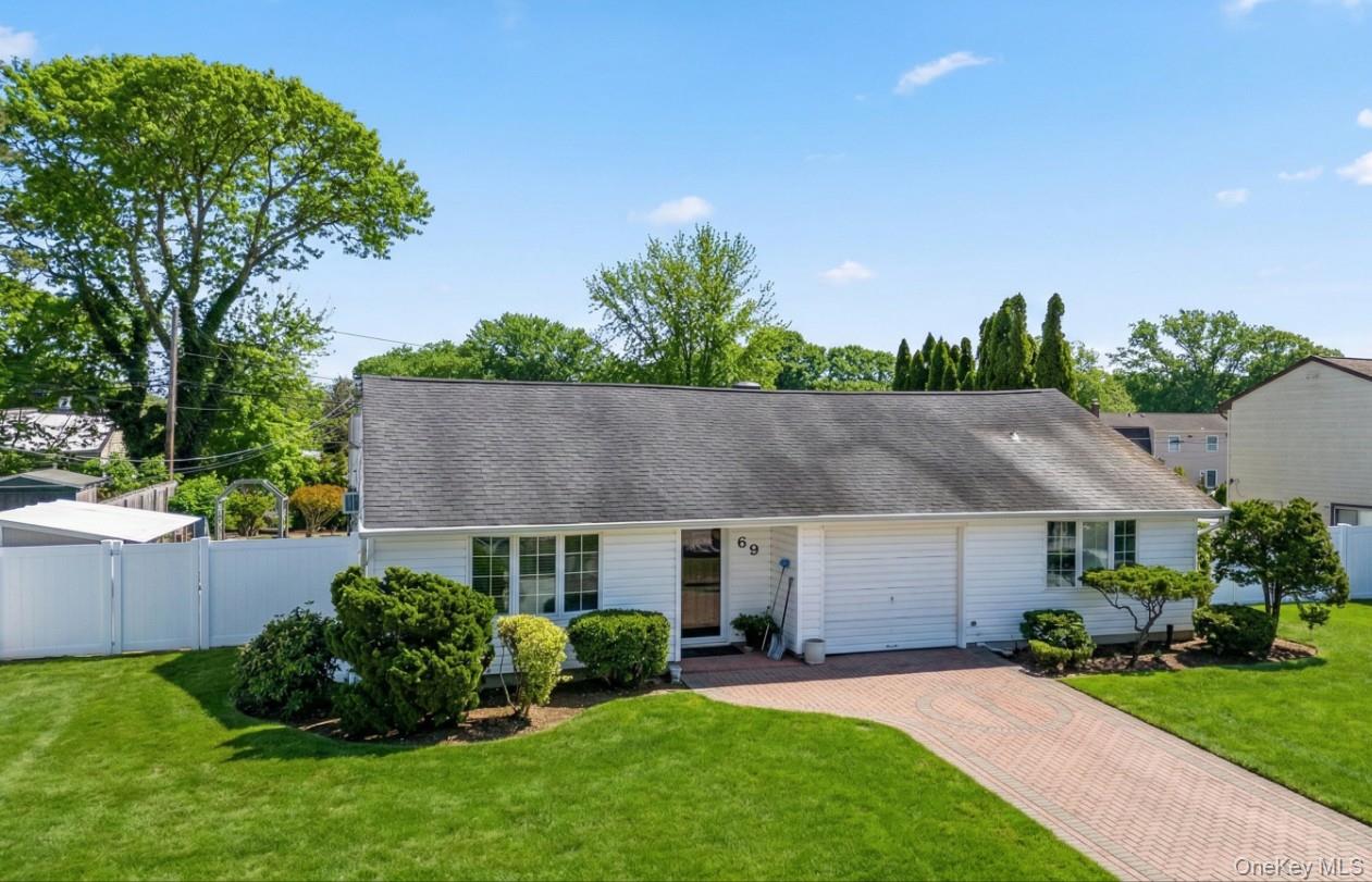 #1 photo, 69 Riviera Drive, Саффолк ‖ Selden , NY 11784