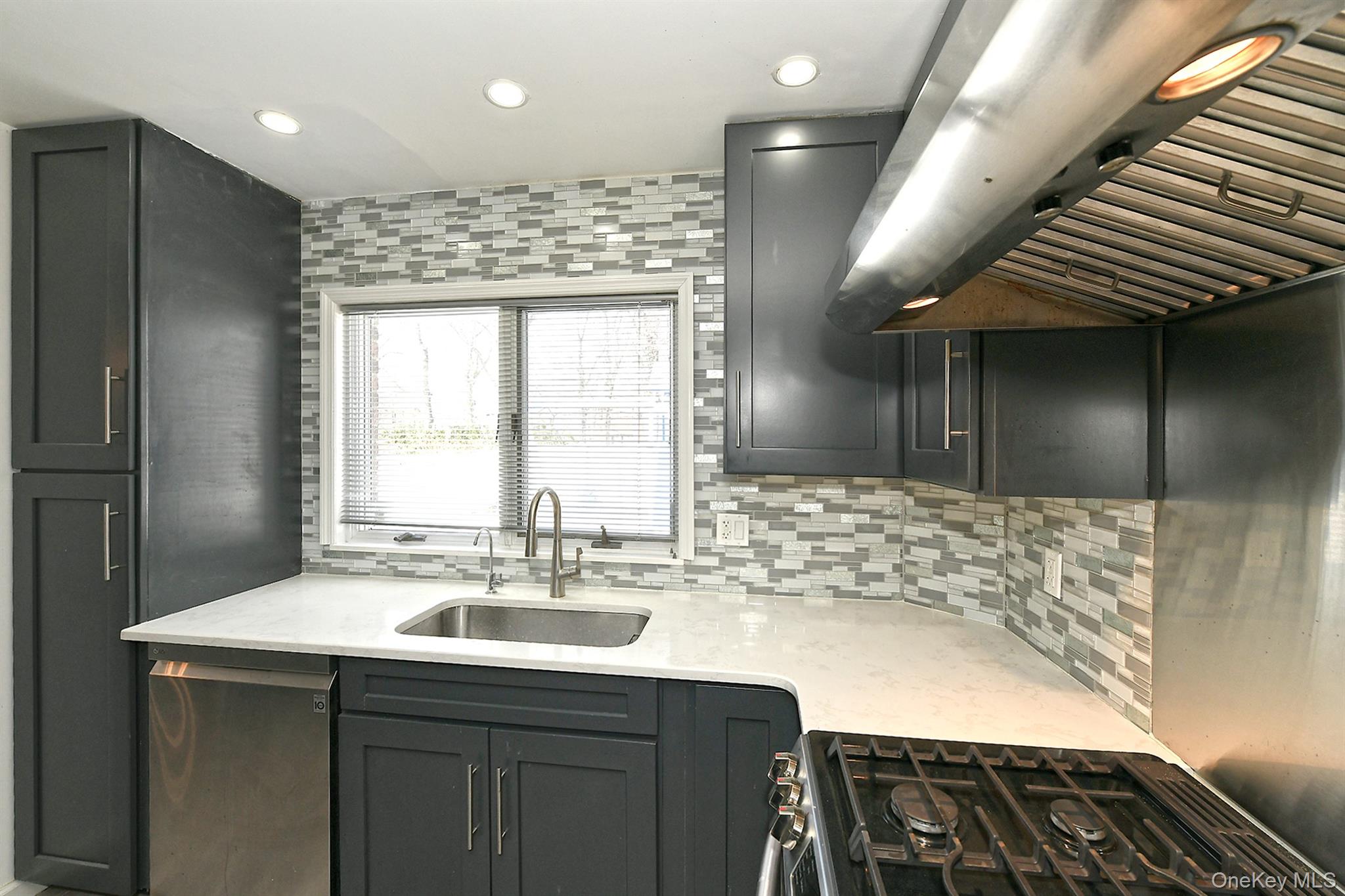 #11 photo, 222-03 Kingsbury Avenue, קווינס Bayside , NY 11364