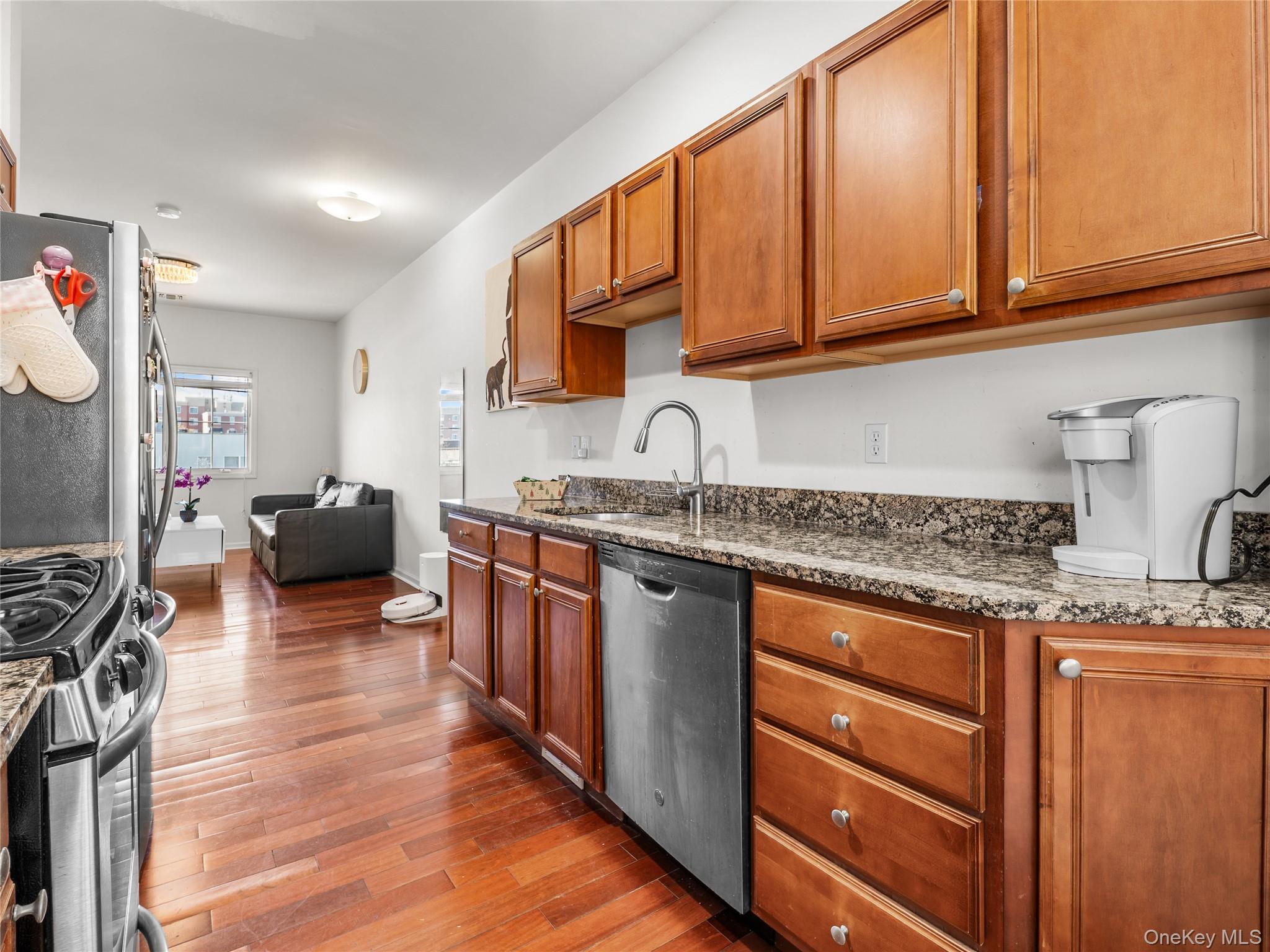 #11 photo, 330 Maple Avenue, Westbury , NY 11590