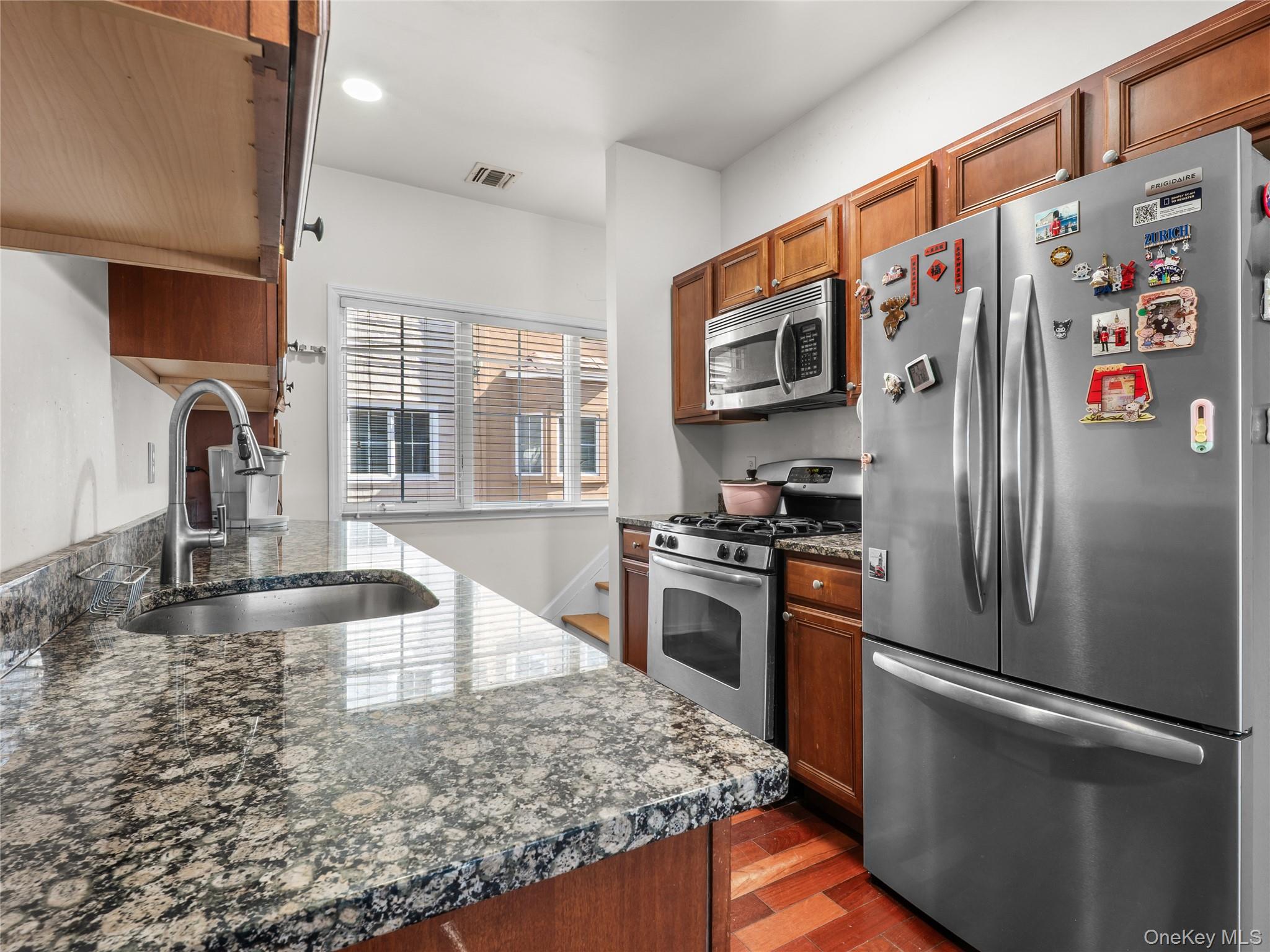 #9 photo, 330 Maple Avenue, Westbury , NY 11590