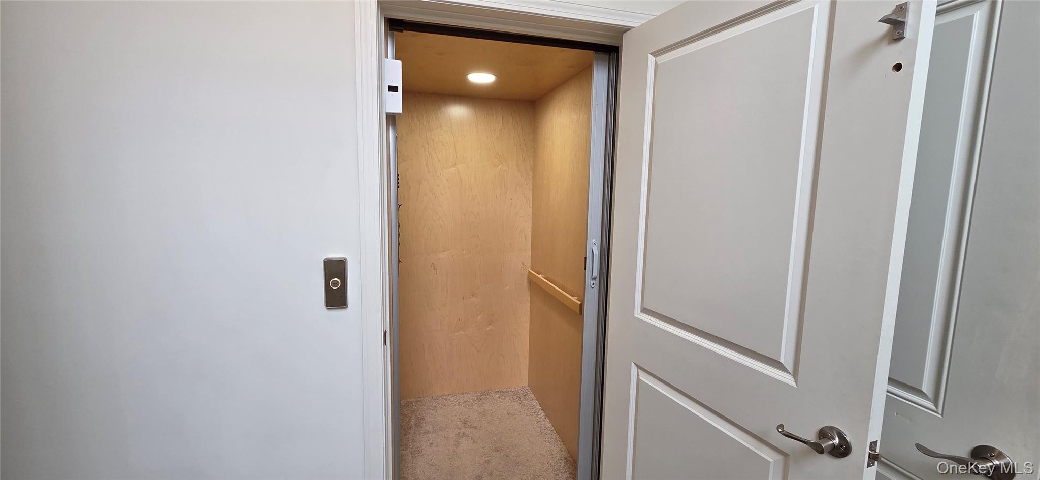 #4 photo, 41 Greentree Court, Shirley , NY 11967