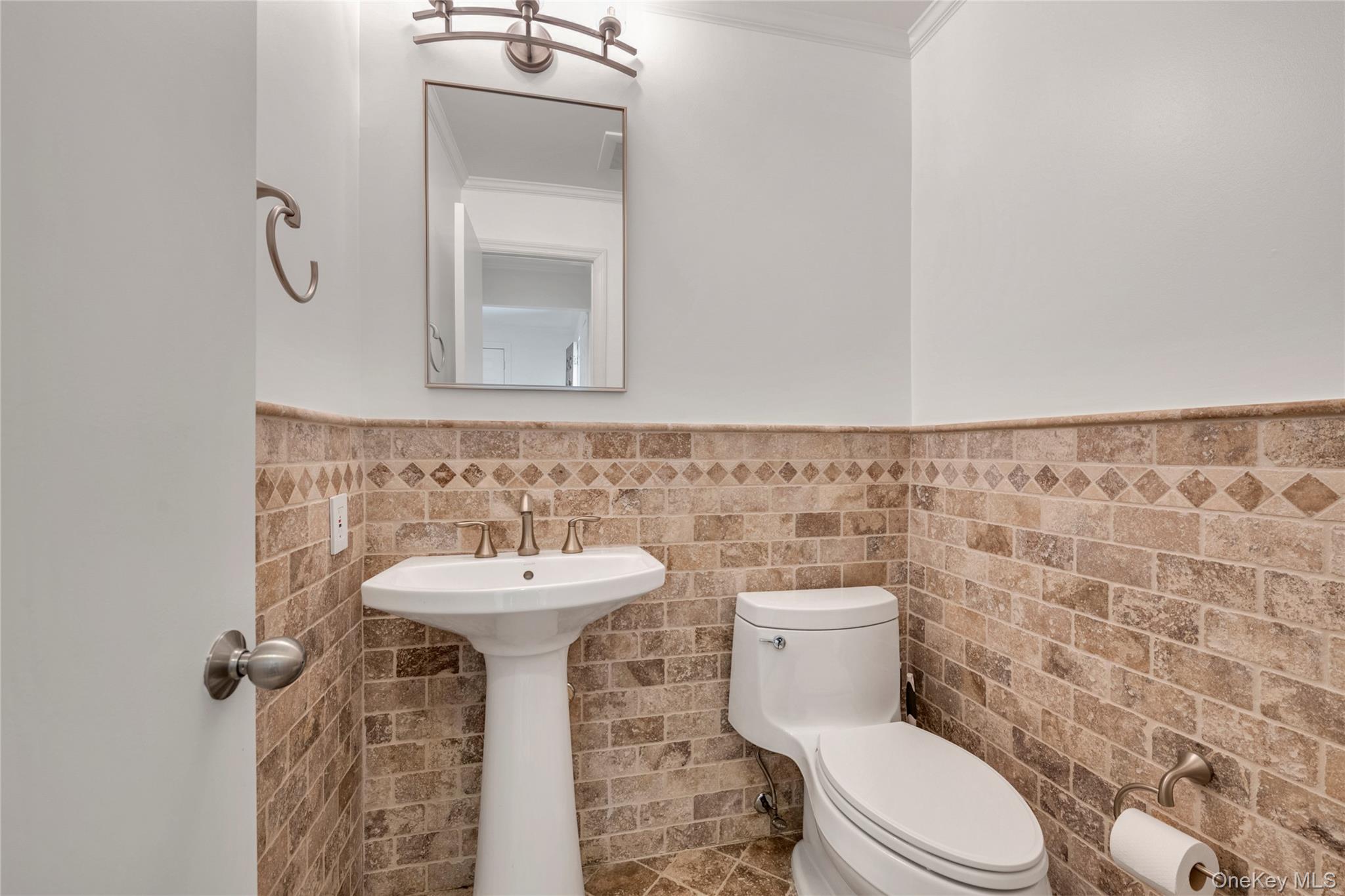 #11 photo, 42 Windsor Gate Drive, New Hyde Park , NY 11040