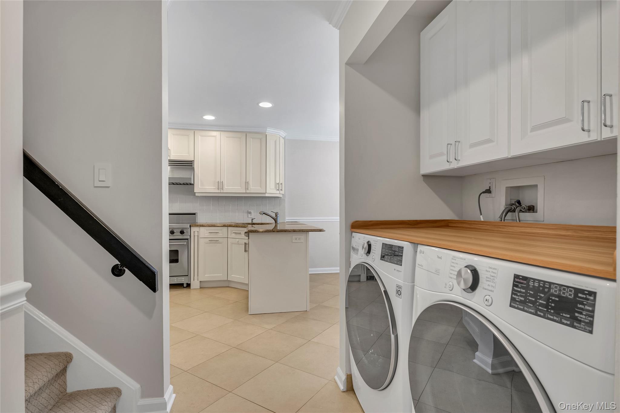 #12 photo, 42 Windsor Gate Drive, New Hyde Park , NY 11040