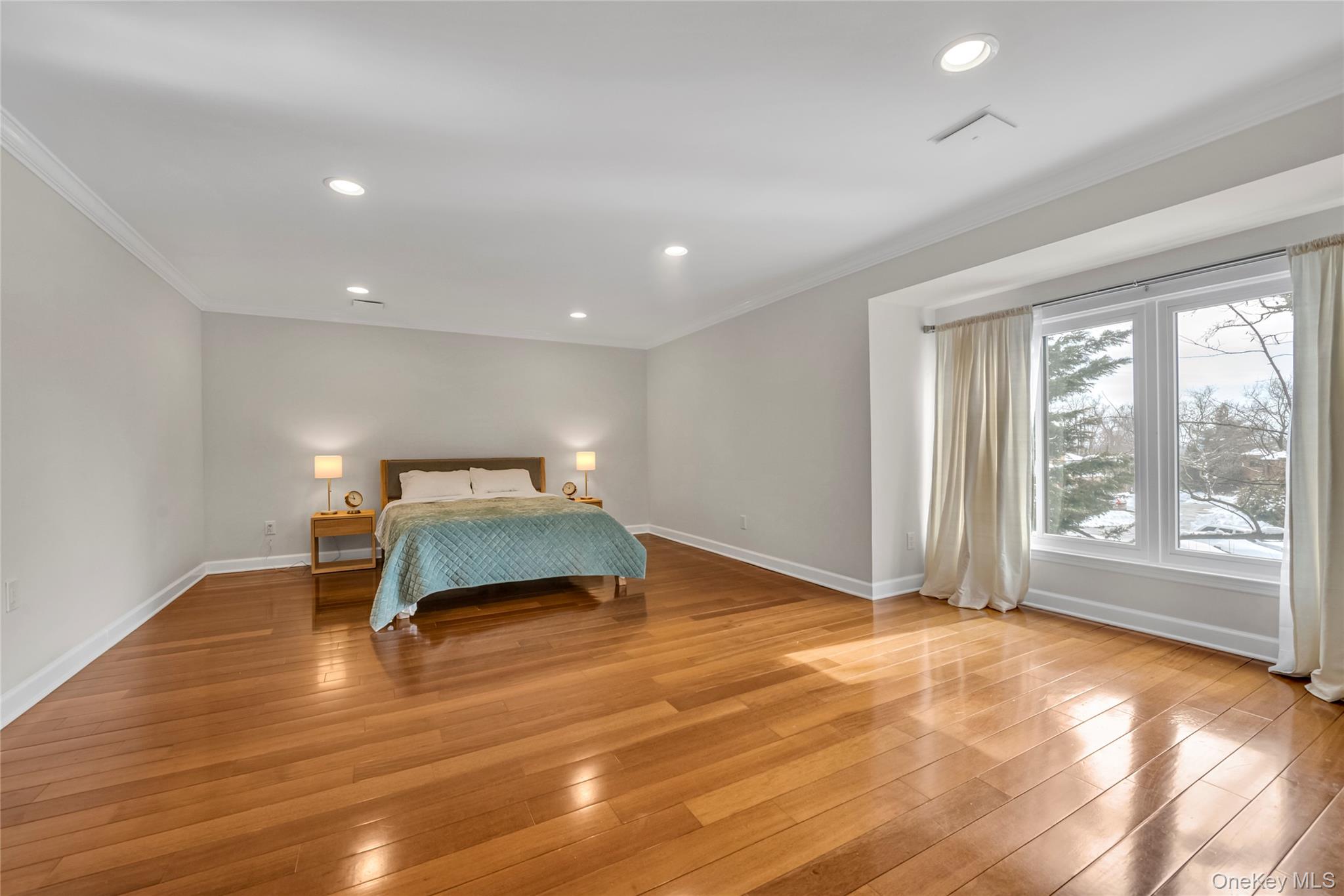 #14 photo, 42 Windsor Gate Drive, New Hyde Park , NY 11040