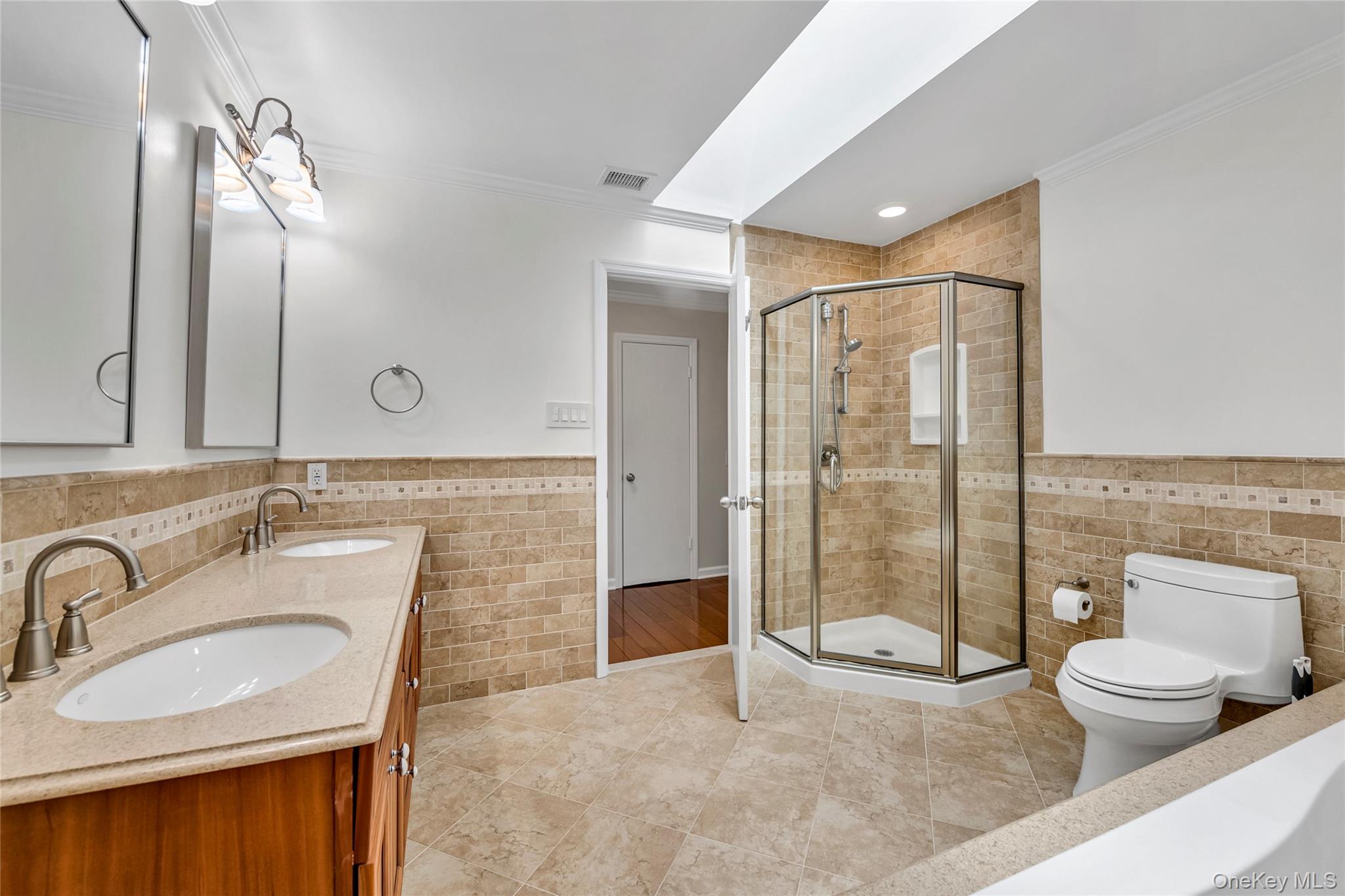 #17 photo, 42 Windsor Gate Drive, New Hyde Park , NY 11040