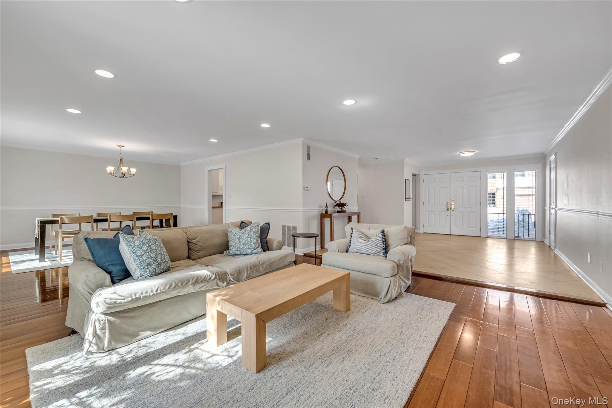 #5 photo, 42 Windsor Gate Drive, New Hyde Park , NY 11040