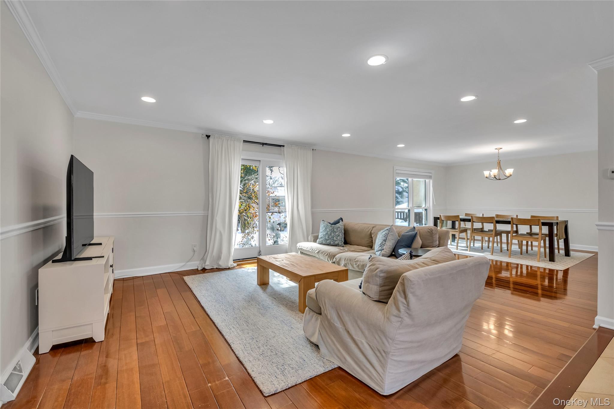 #6 photo, 42 Windsor Gate Drive, New Hyde Park , NY 11040