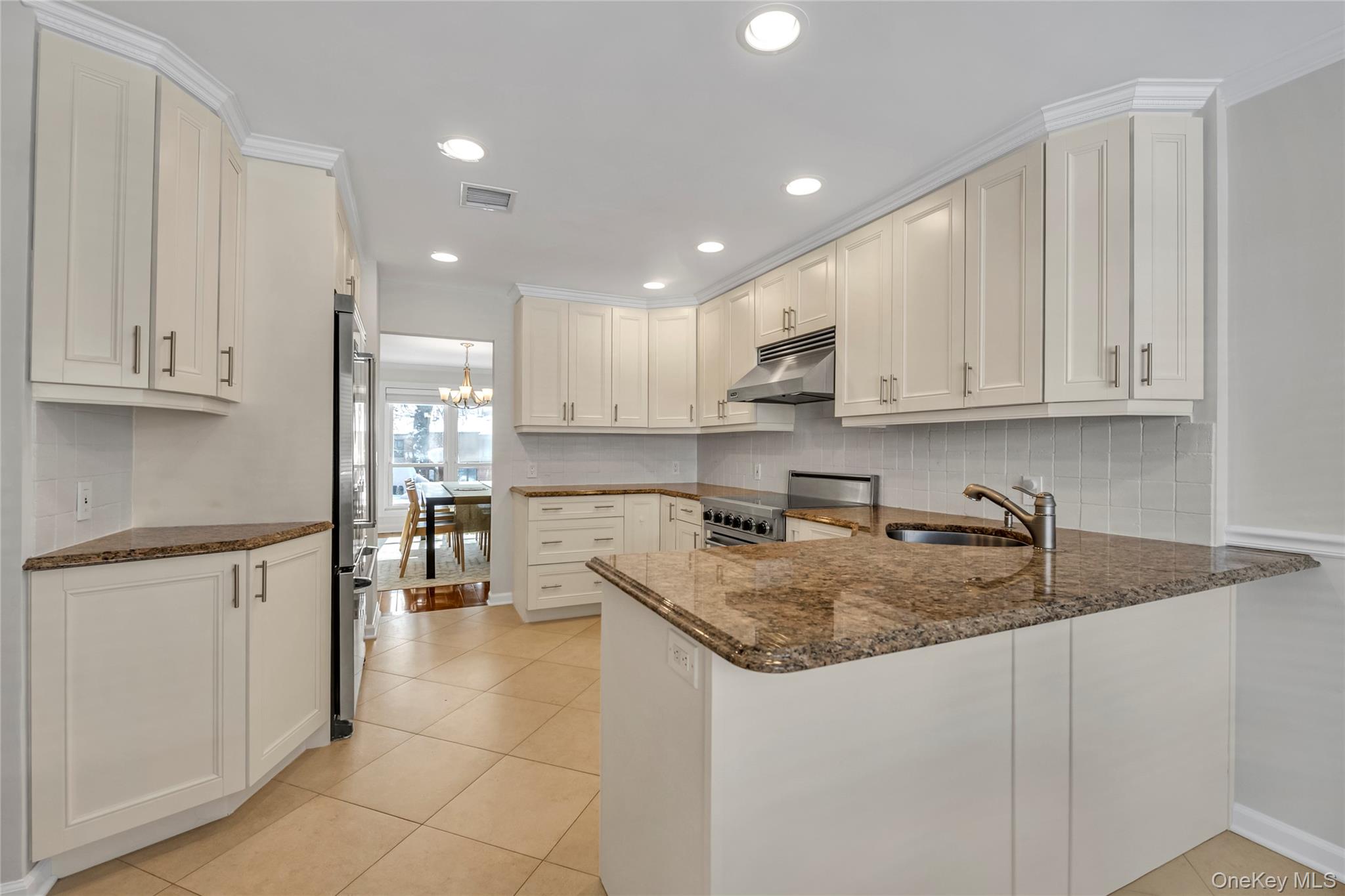 #8 photo, 42 Windsor Gate Drive, New Hyde Park , NY 11040