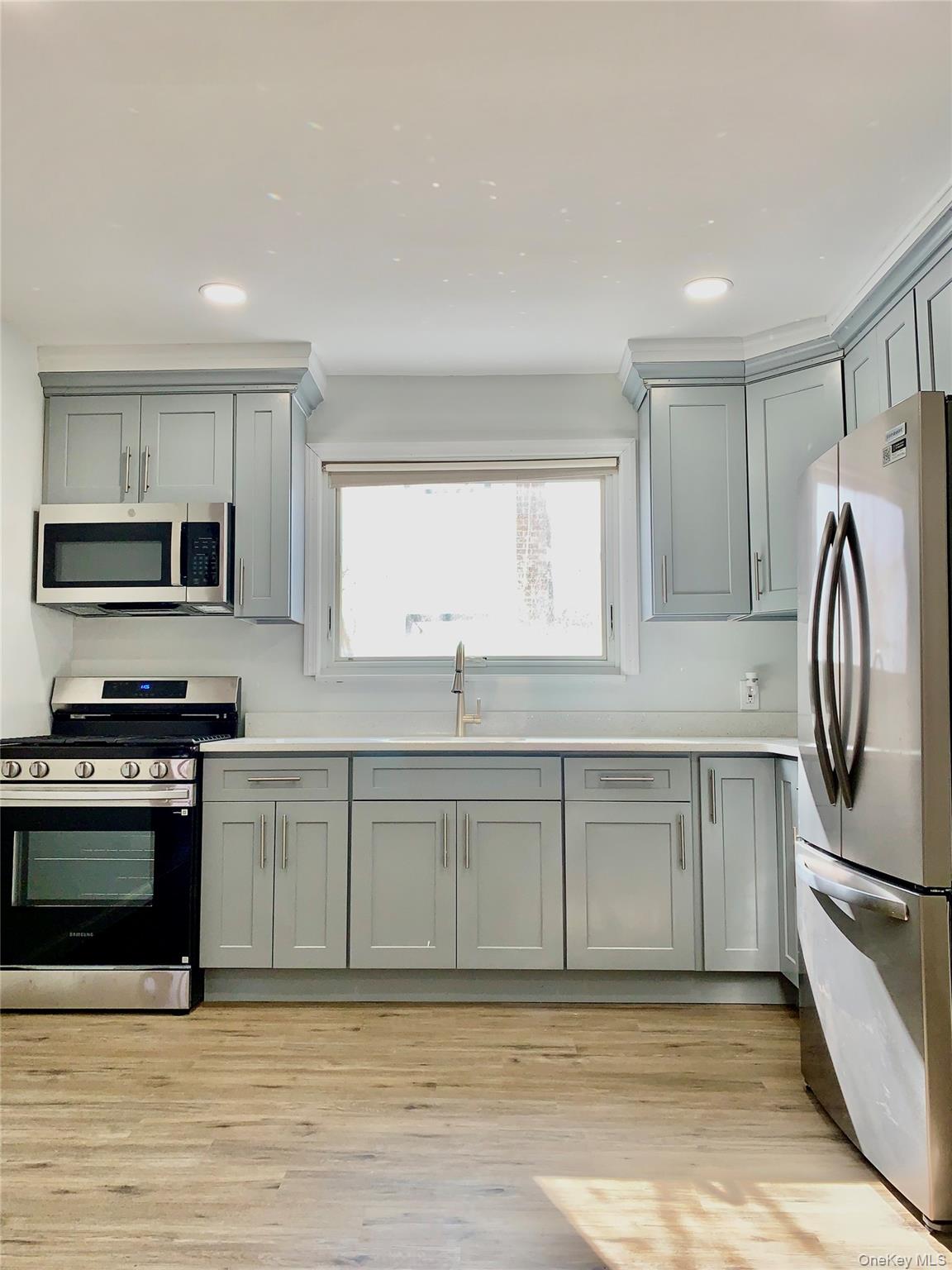 #3 photo, 336 Scranton Avenue, 롱 아일랜드 Lynbrook , NY 11563