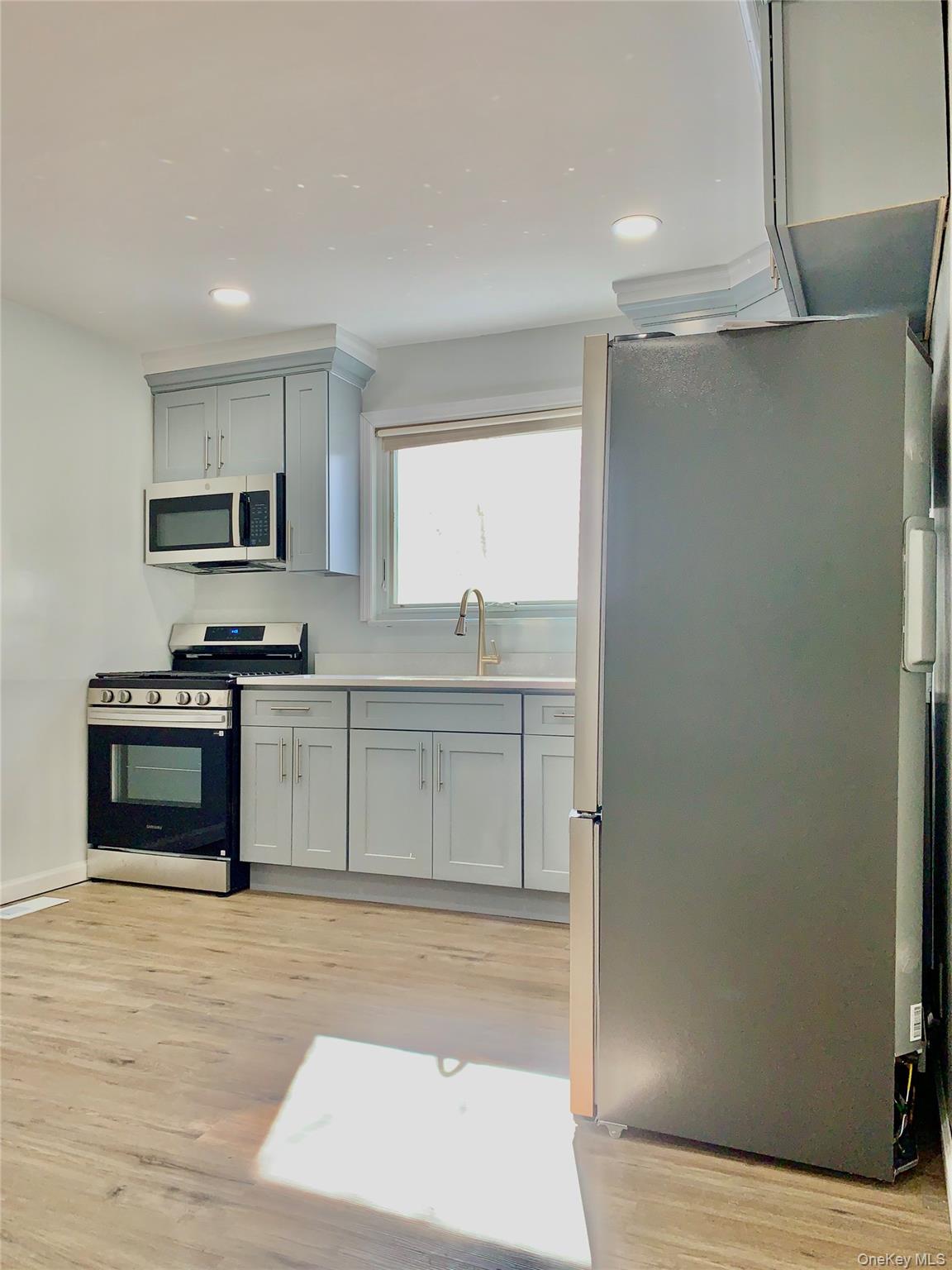 #4 photo, 336 Scranton Avenue, 롱 아일랜드 Lynbrook , NY 11563