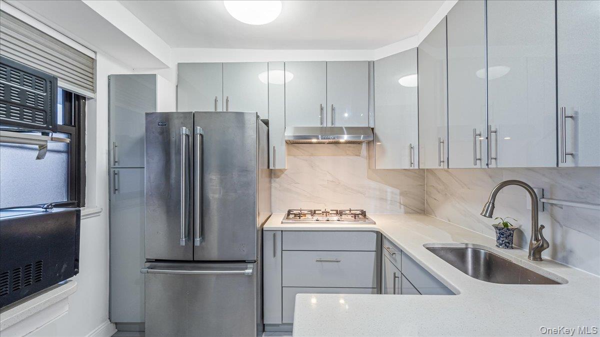 #7 photo, 61-35 98th St, Rego Park , NY 11374