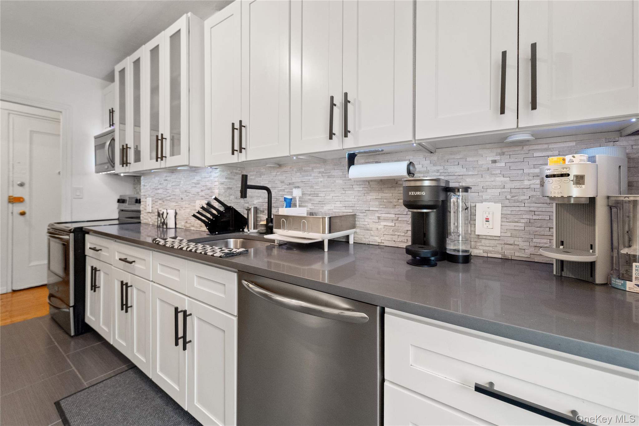 #12 photo, 190 72nd St, Brooklyn , NY 11209